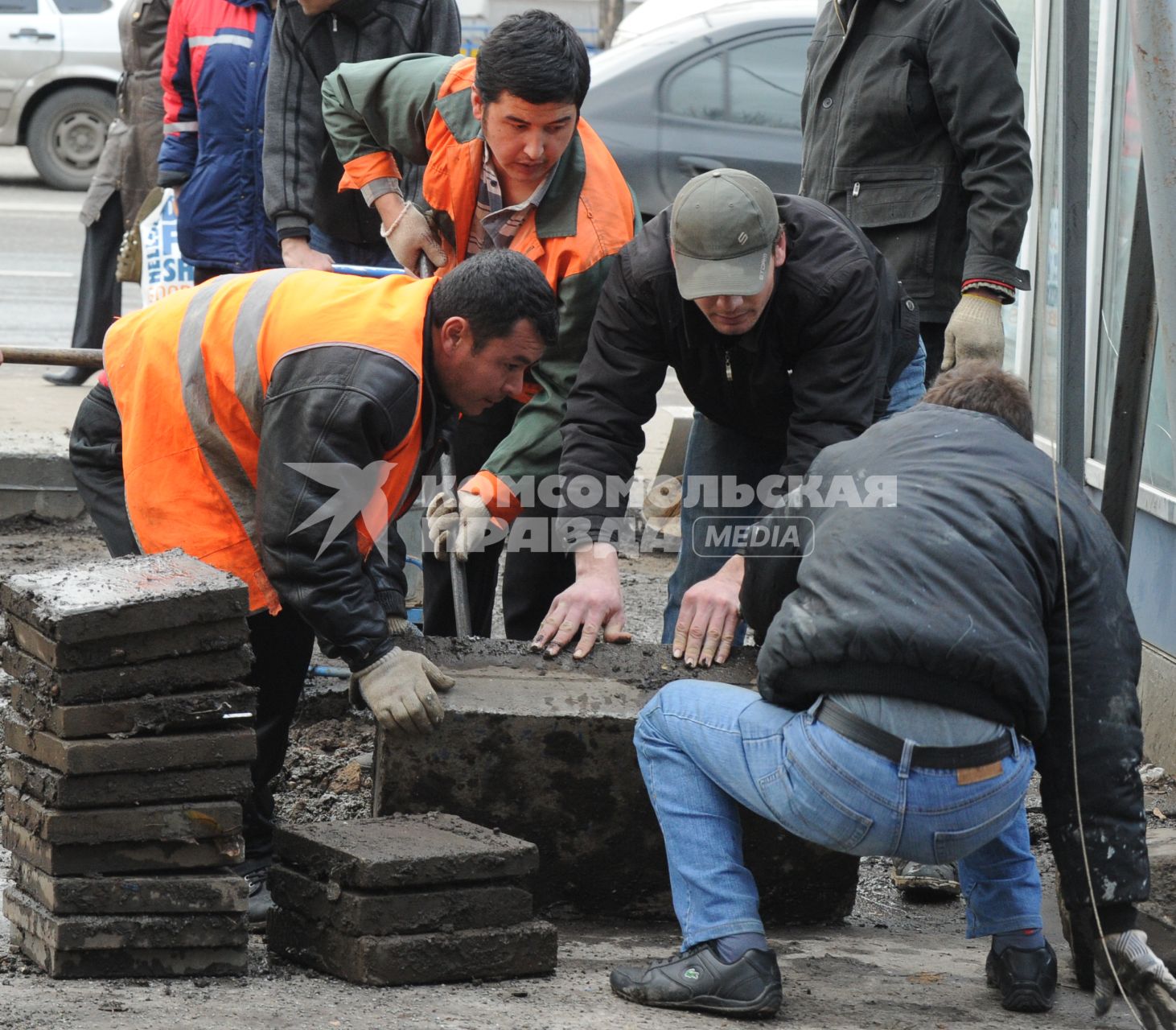 11.11.2010. Гастарбайтеры на улице.