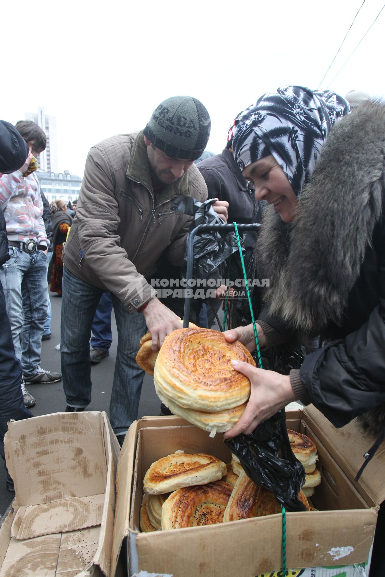 Празднование мусульманского праздника жертвоприношения КУРБАН БАЙРАМ, Московская соборная мечеть, 16 ноября 2010 года. Мусульмане.