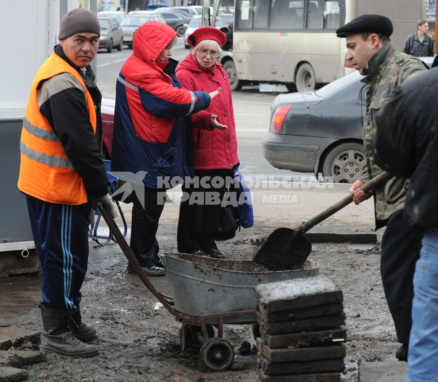 Гастарбайтеры на улицах Москвы, 11 ноября 2010 года.