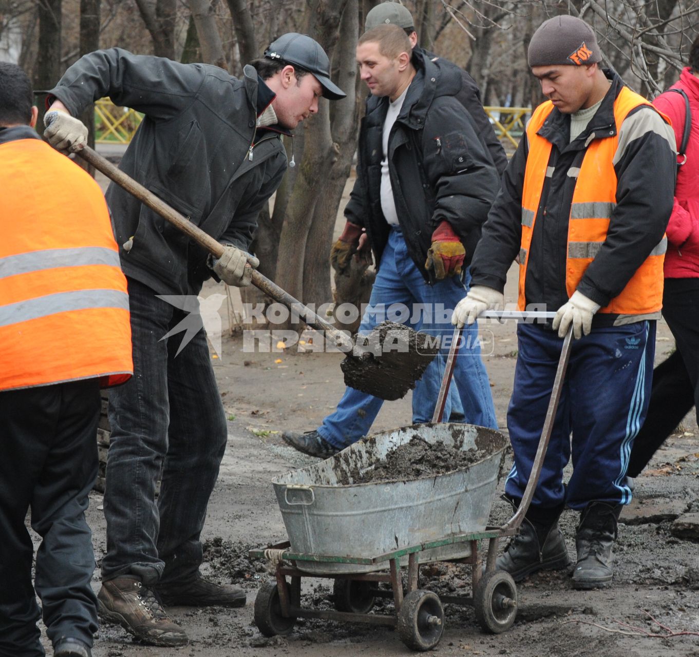 Гастарбайтеры на улицах Москвы, 11 ноября 2010 года.