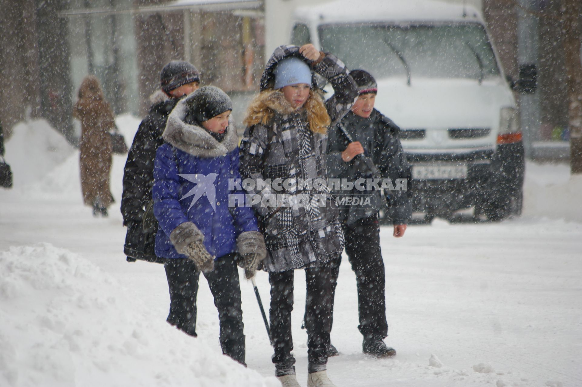 Сильный снегопад в городе, 6 февраля 2010 года, Саратов. Зима, снег, снегопад, люди, город, мороз.