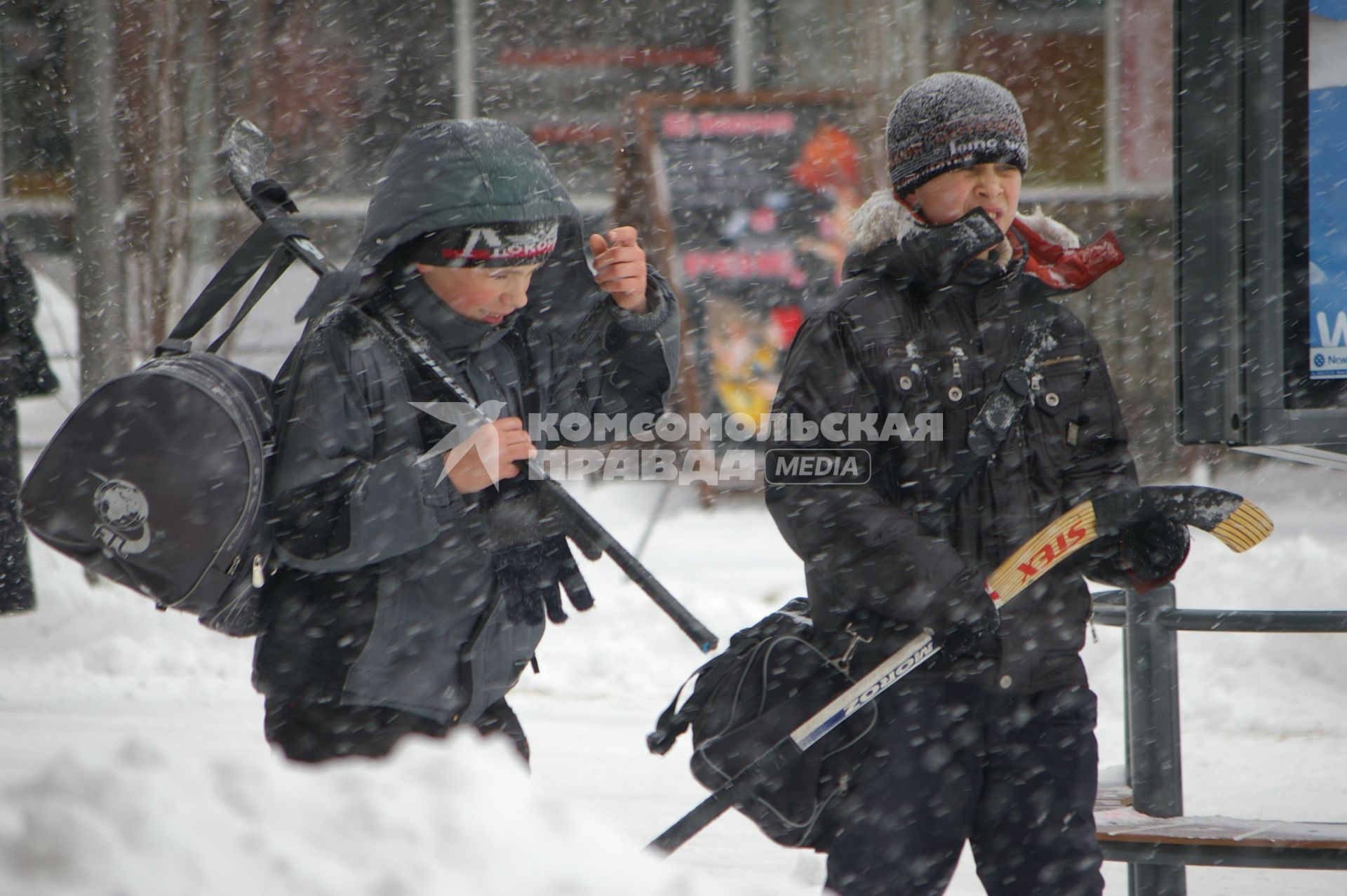 Сильный снегопад в городе, 6 февраля 2010 года, Саратов. Зима, снег, снегопад, люди, город, мороз.