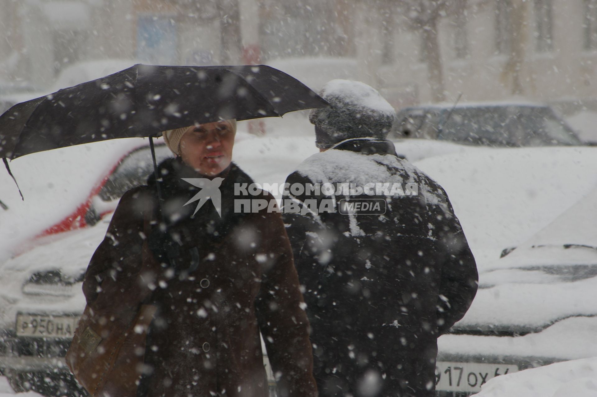 Сильный снегопад в городе, 6 февраля 2010 года, Саратов. Зима, снег, снегопад, люди, город, мороз.