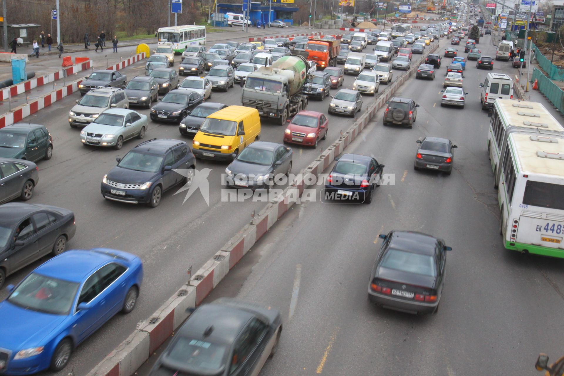 Дата съемки : 01.11.2010.
Пробка по дороге в аэропорт .
На фото :  пробка на дороге у аэропорта Шереметьево