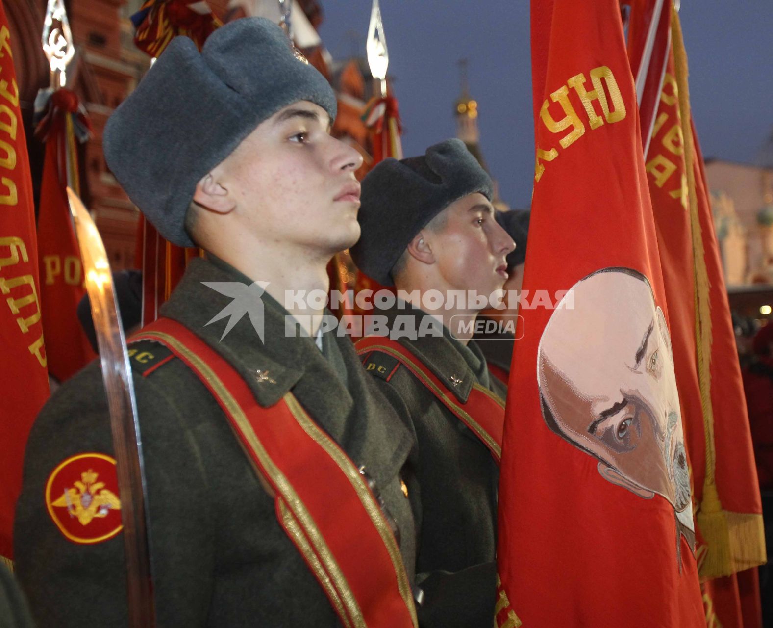 Дата съемки : 03.11.2010.
На Красной площади прошла репетиция шествия в честь парада 1941 года .
На фото : Кавалеристы Президентского полка отрабатывают элементы строевой подготовки на репетиции шествия