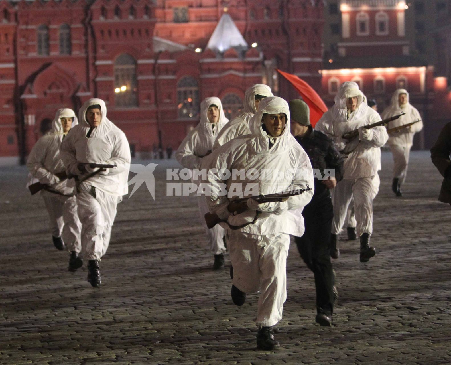 Дата съемки : 03.11.2010.
На Красной площади прошла репетиция шествия в честь парада 1941 года .
На фото : Солдаты отрабатывают элементы строевой подготовки и имитируют парад 1941 года