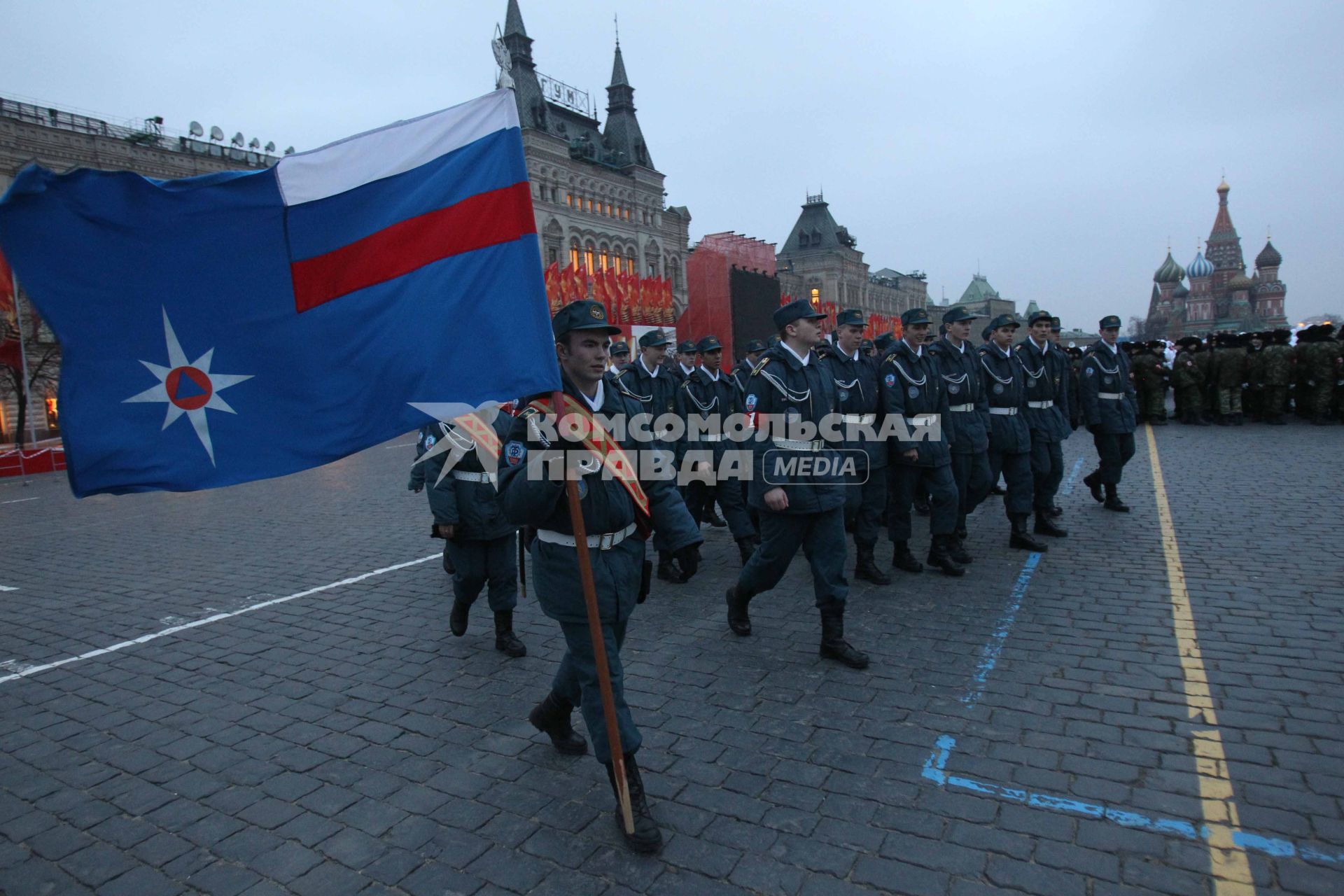 Дата съемки : 03.11.2010.
На Красной площади прошла репетиция шествия в честь парада 1941 года .
На фото : Солдаты отрабатывают элементы строевой подготовки на репетиции шествия