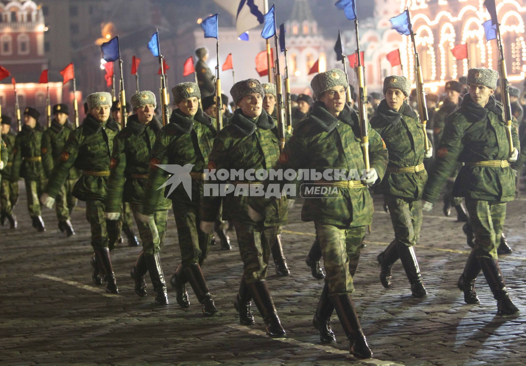 Дата съемки : 03.11.2010.
На Красной площади прошла репетиция шествия в честь парада 1941 года .
На фото : Солдаты отрабатывают элементы строевой подготовки на репетиции шествия