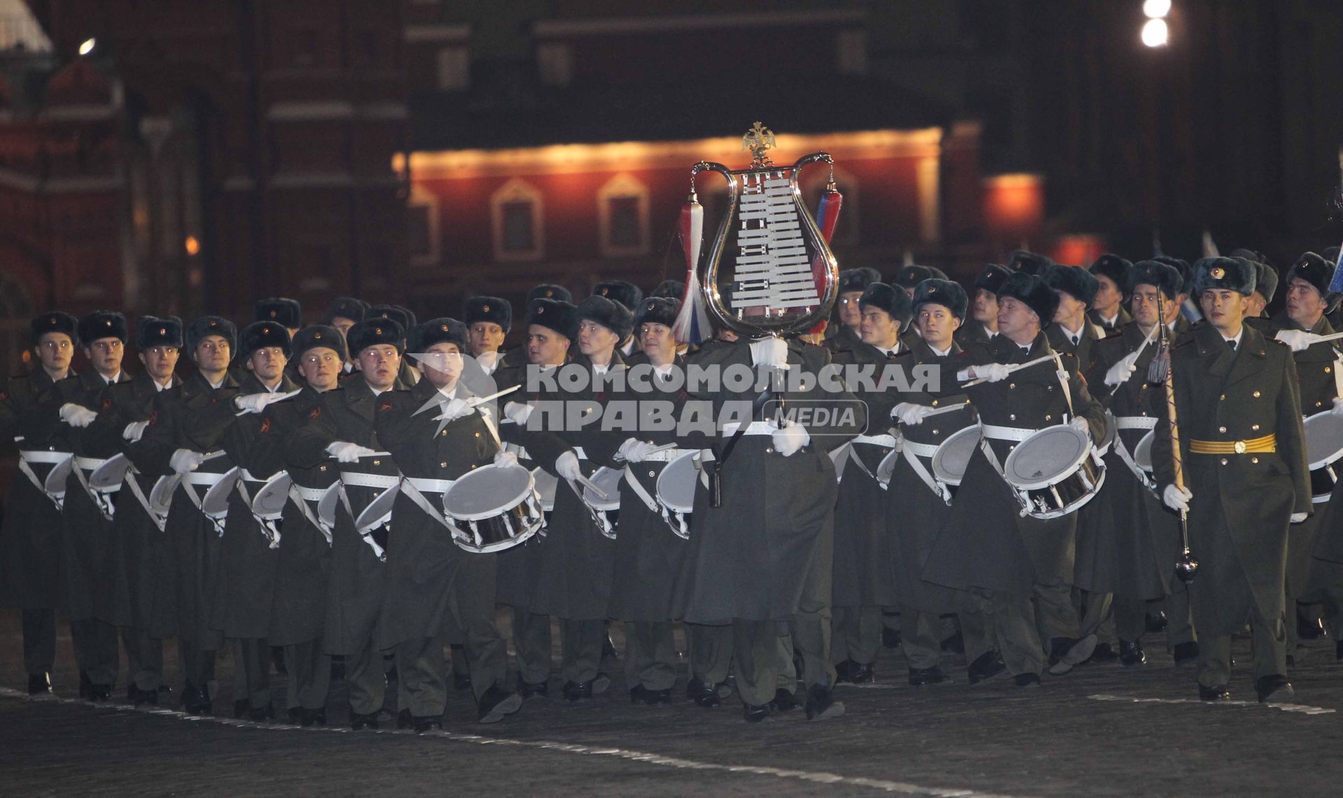 Дата съемки : 03.11.2010.
На Красной площади прошла репетиция шествия в честь парада 1941 года .
На фото : Солдаты отрабатывают элементы строевой подготовки на репетиции шествия