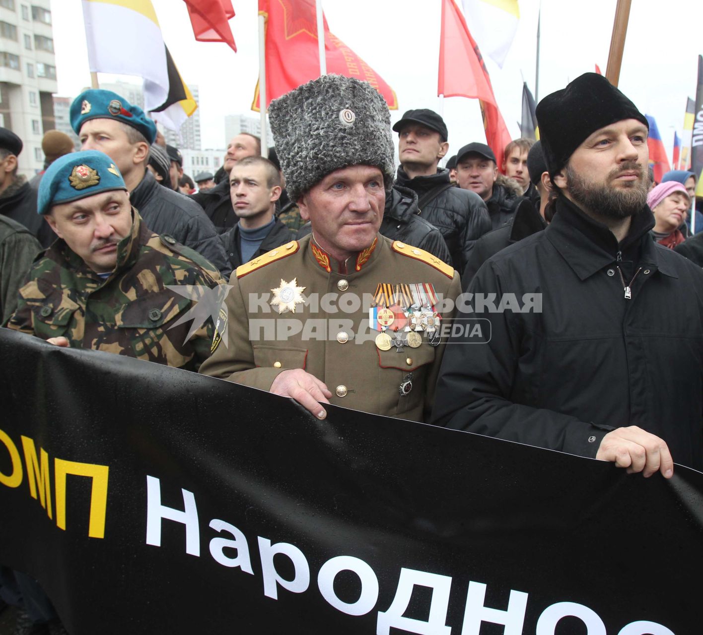 Дата съемки : 04.11.2010.
В Москве прошел РУССКИЙ МАРШ  националистических организаций .  День народного единства.
На фото :  митингующие националисты