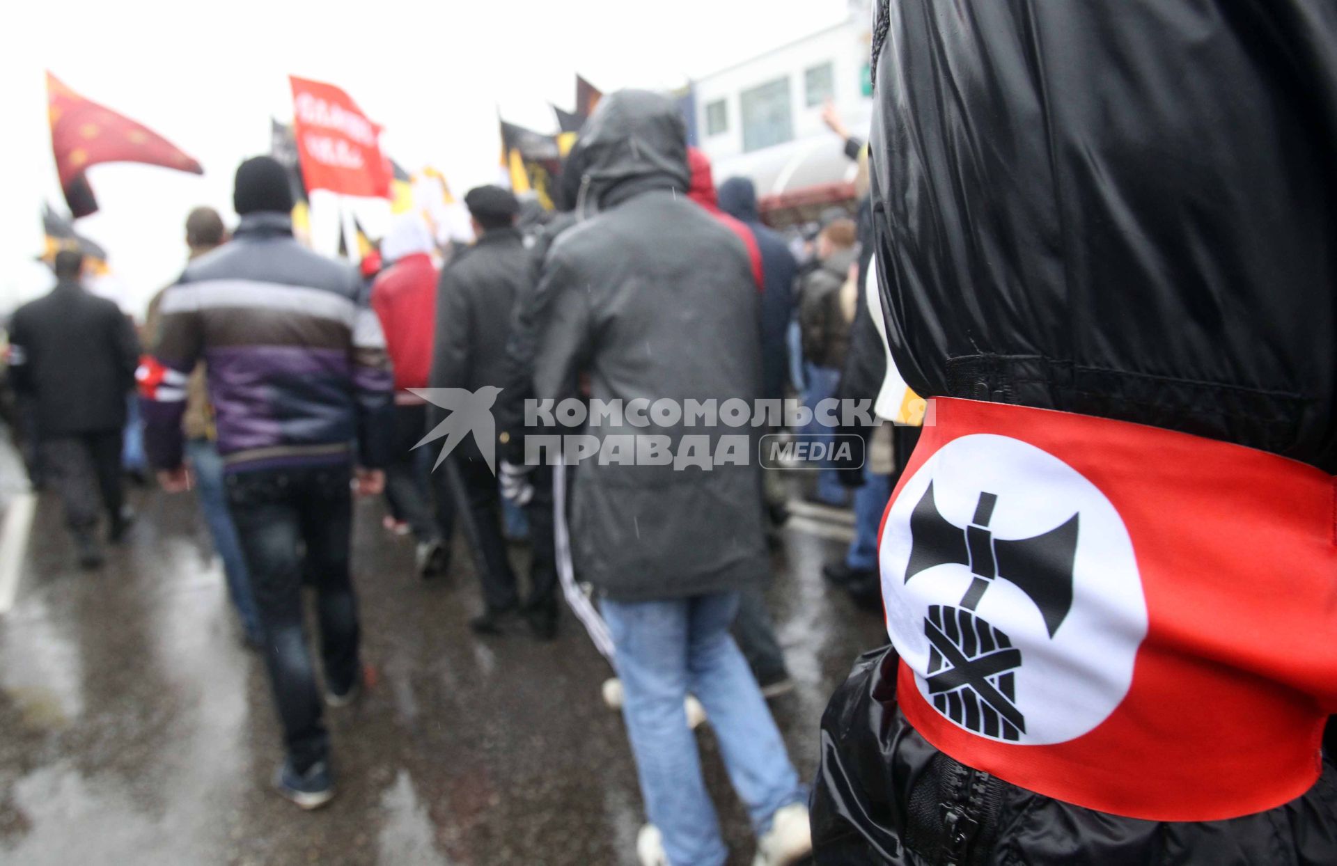 Дата съемки : 04.11.2010.
В Москве прошел РУССКИЙ МАРШ  националистических организаций .  День народного единства.
На фото :  митингующие националисты