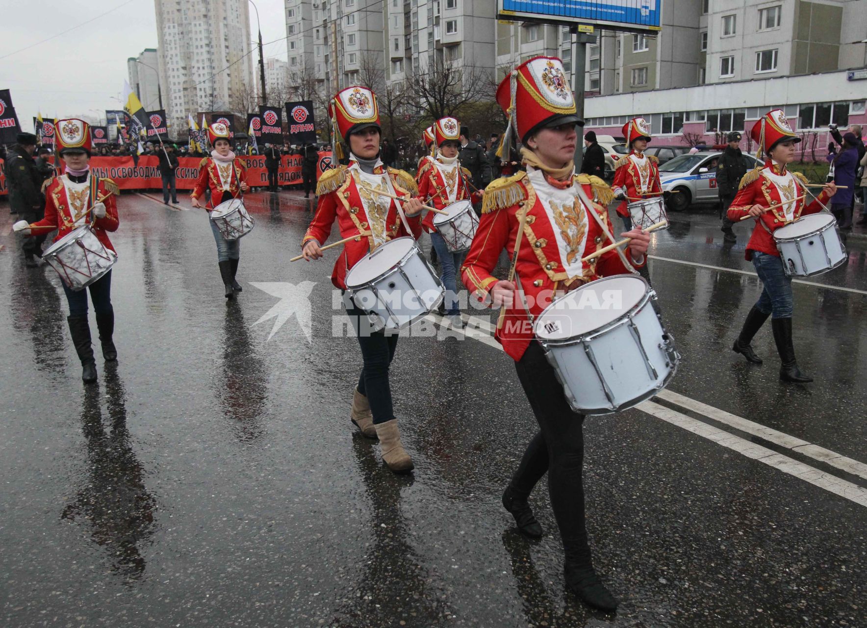 Дата съемки : 04.11.2010.
В Москве прошел РУССКИЙ МАРШ  националистических организаций .  День народного единства.
На фото :  барабанщицы принявшие участие в РУССКОМ МАРШЕ