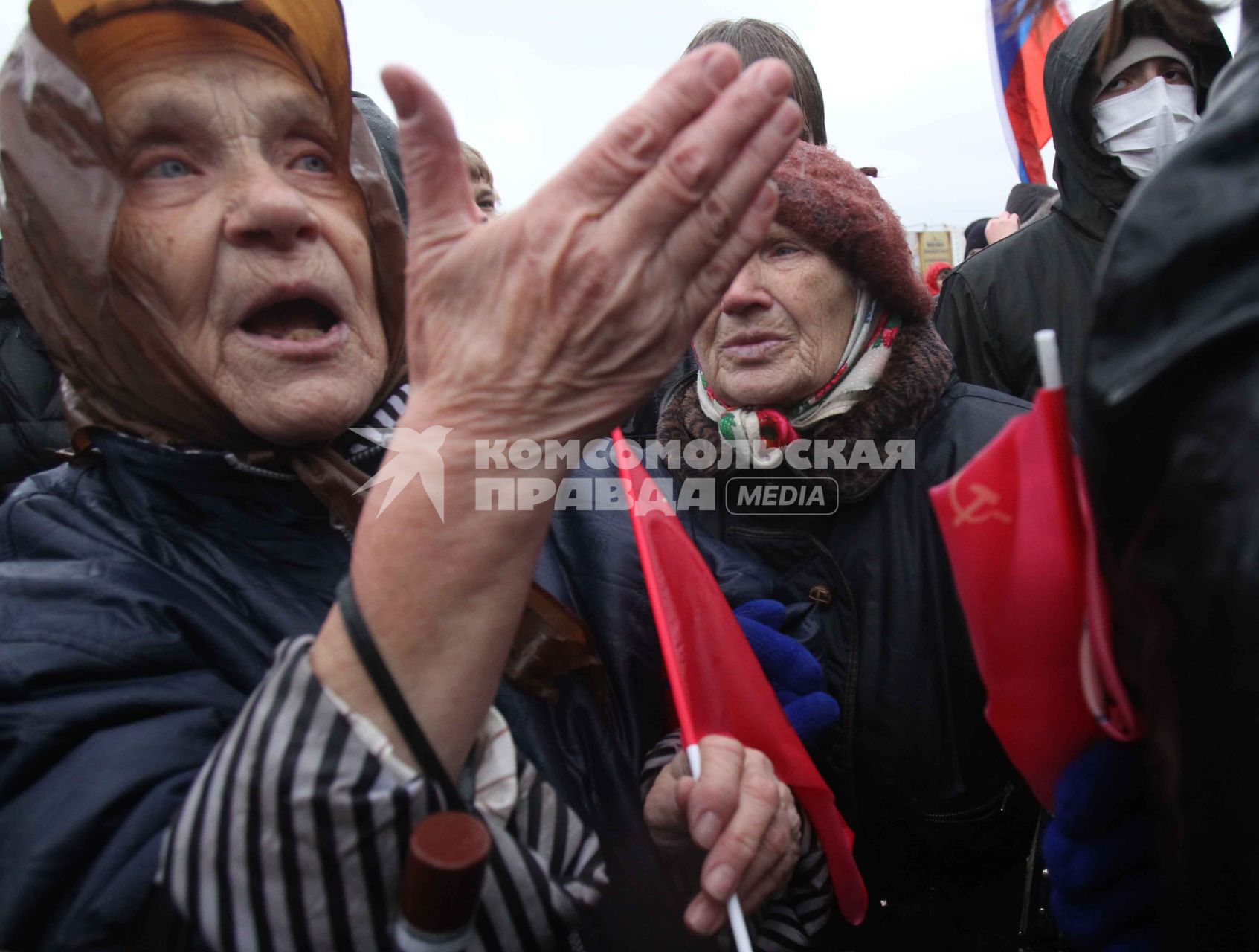 Дата съемки : 04.11.2010.
В Москве прошел РУССКИЙ МАРШ  националистических организаций .  День народного единства.
На фото :  митингующие националисты