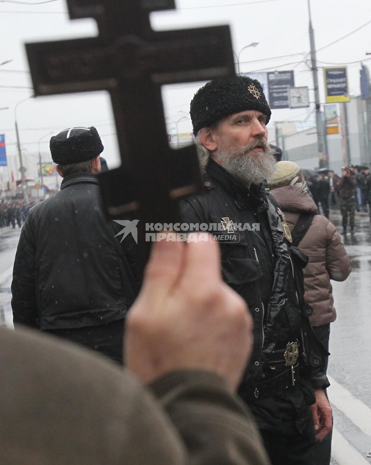 Дата съемки : 04.11.2010.
В Москве прошел РУССКИЙ МАРШ  националистических организаций .  День народного единства.
На фото :  митингующие националисты