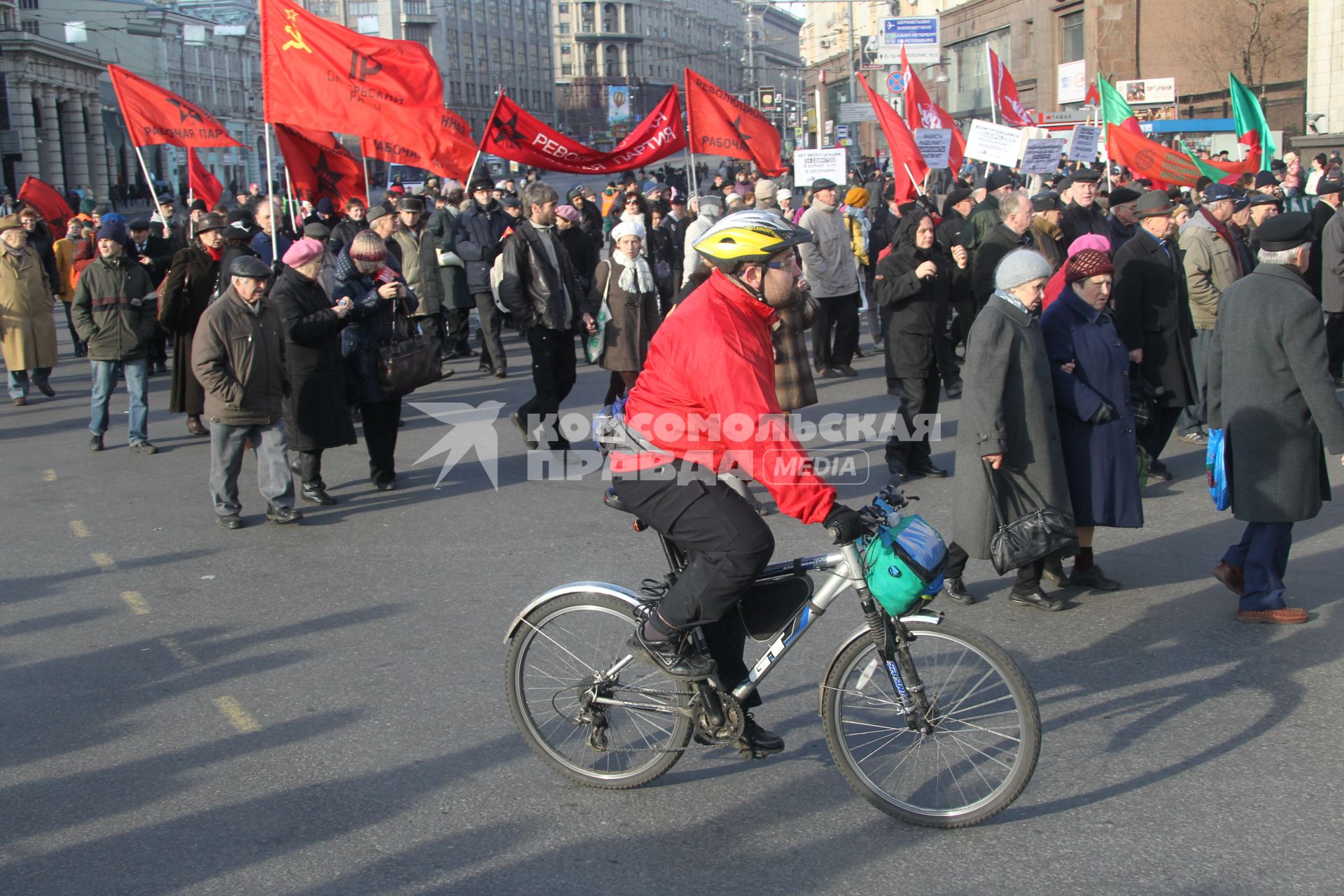 Дата съемки : 07.11.2010
Шествие КПРФ в честь годовщины Октябрьской революции в Москве
На фото : Представители КПРФ принимают участие в шествии по Тверской улице, посвященном 93-й годовщине Октябрьской социалистической революции