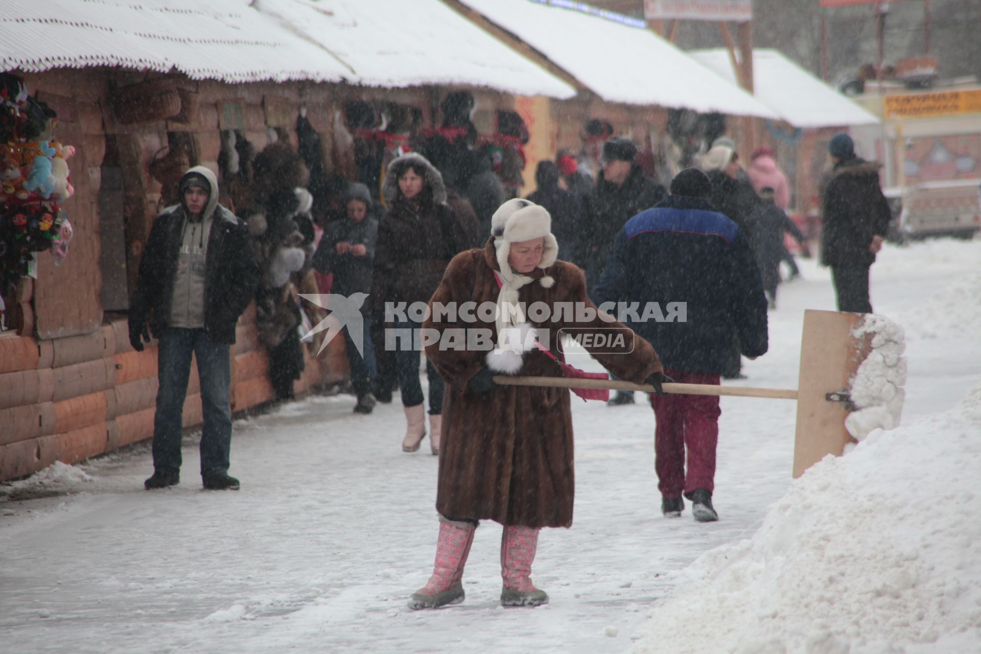 20 декабря 2010 года. Снегопад в Москве. Уборка снега