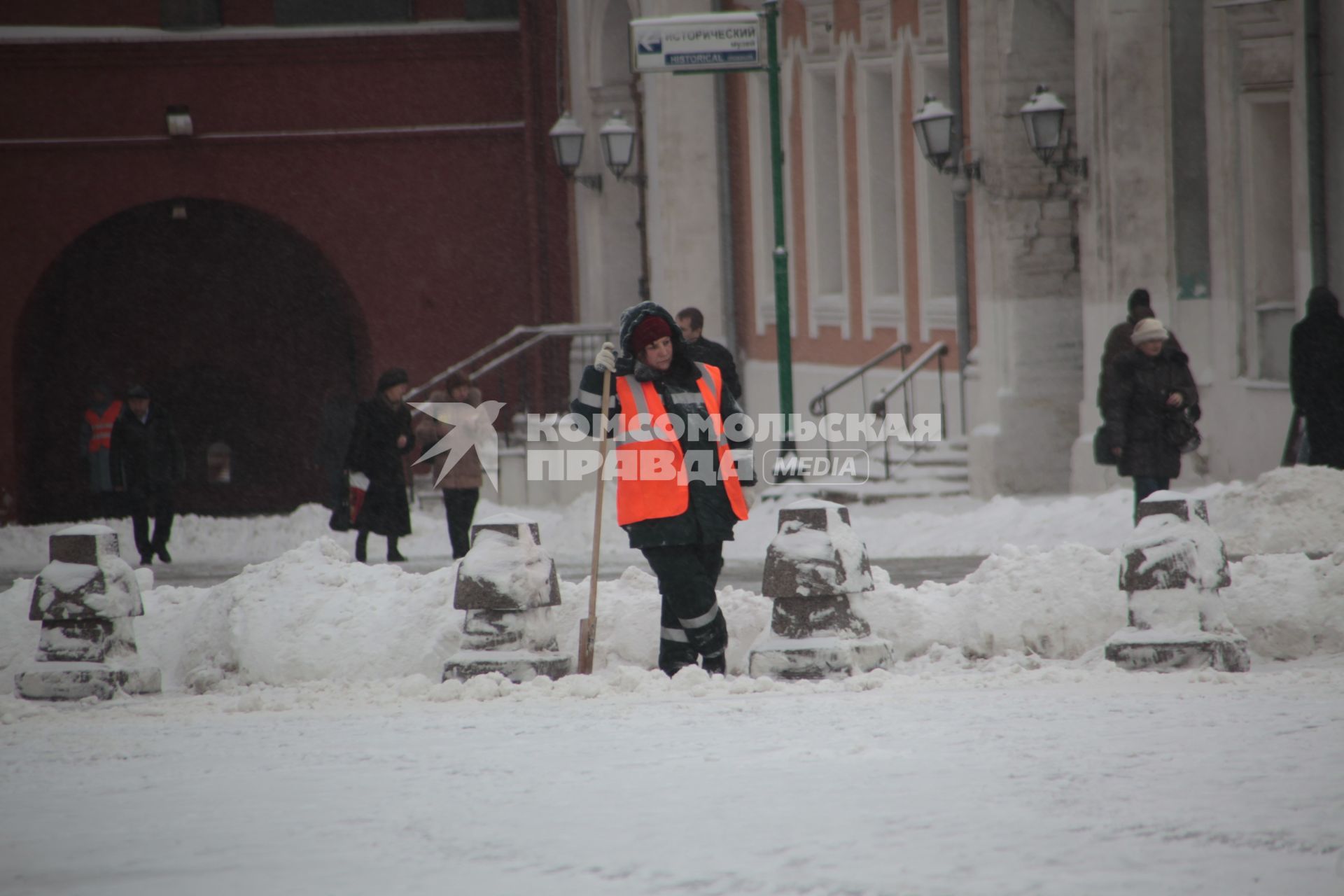 20 декабря 2010 года. Снегопад в Москве. Уборка снега