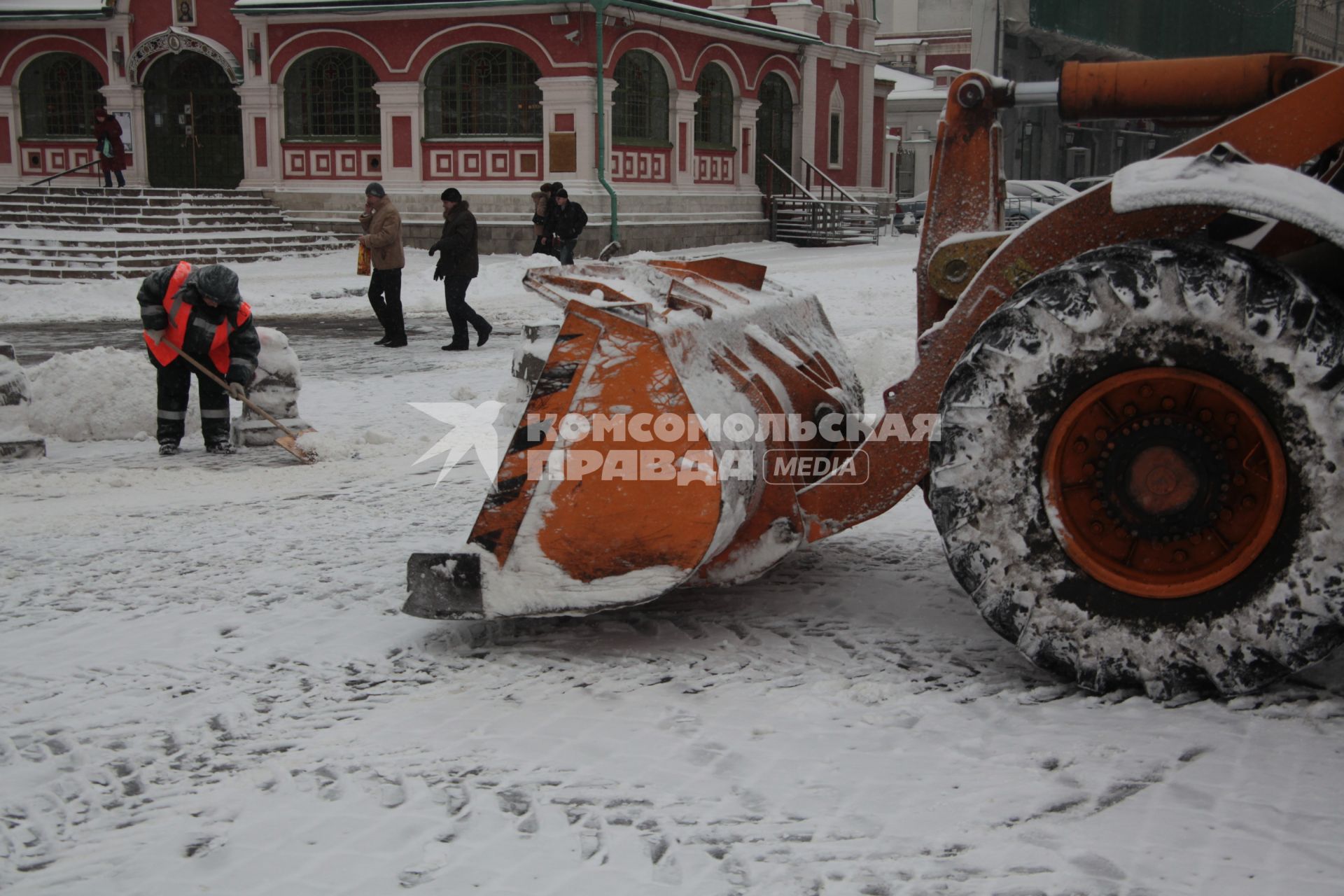 20 декабря 2010 года. Снегопад в Москве. Уборка снега