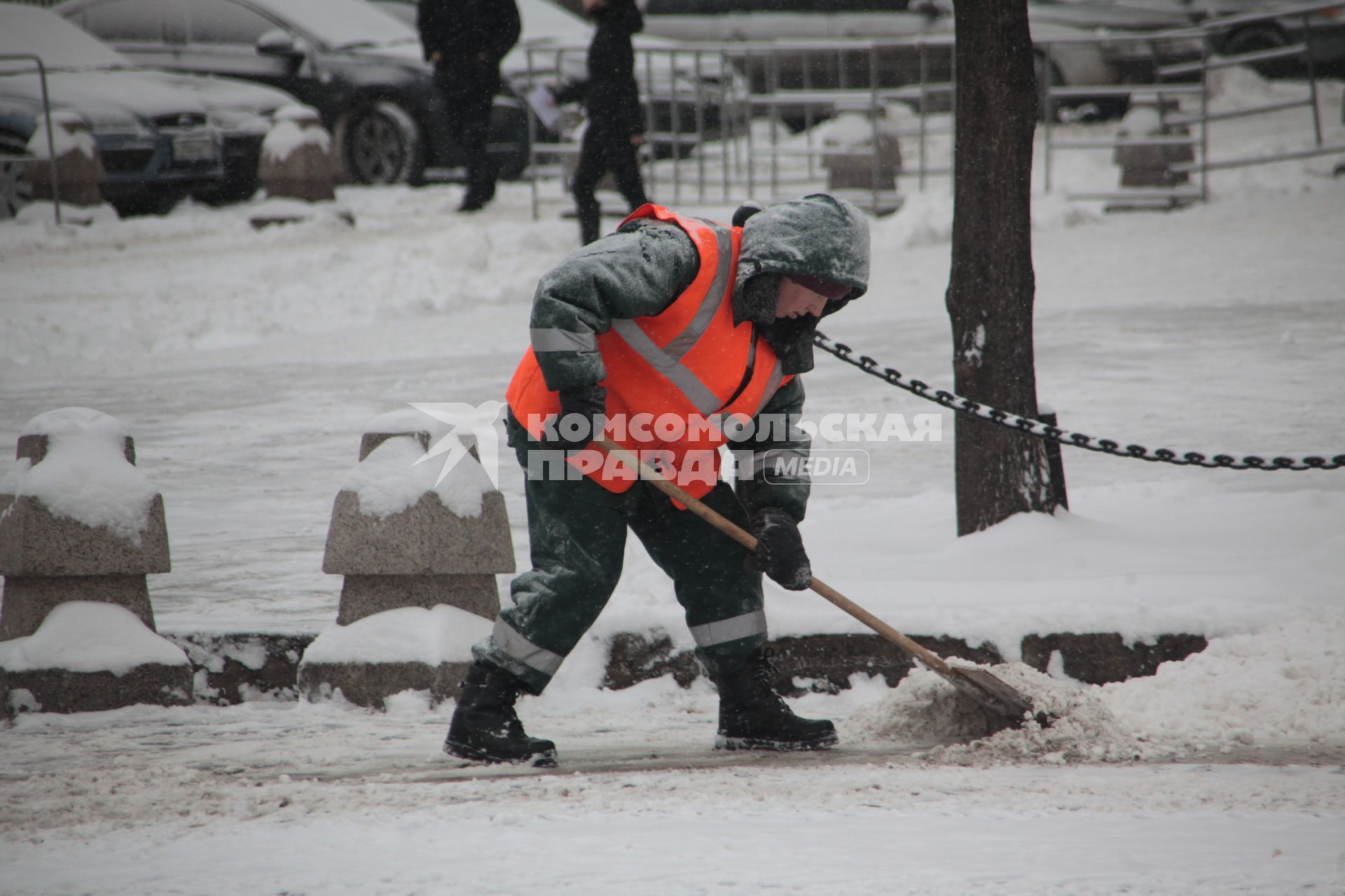 20 декабря 2010 года. Снегопад в Москве. Уборка снега