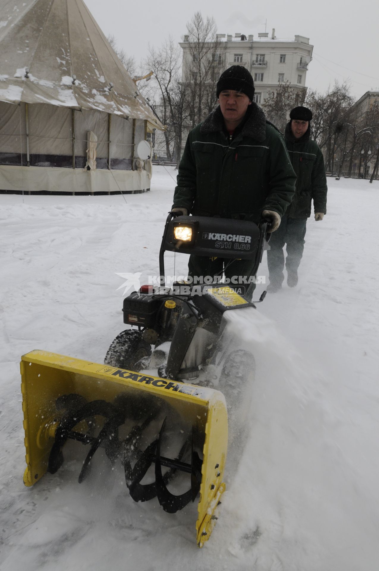 21 декабря 2009 года. Зима. Уборка снега