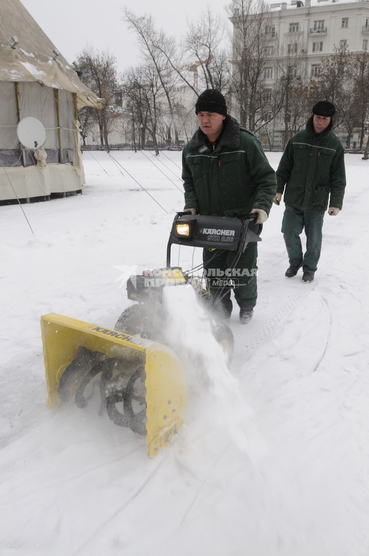 21 декабря 2009 года. Зима. Уборка снега