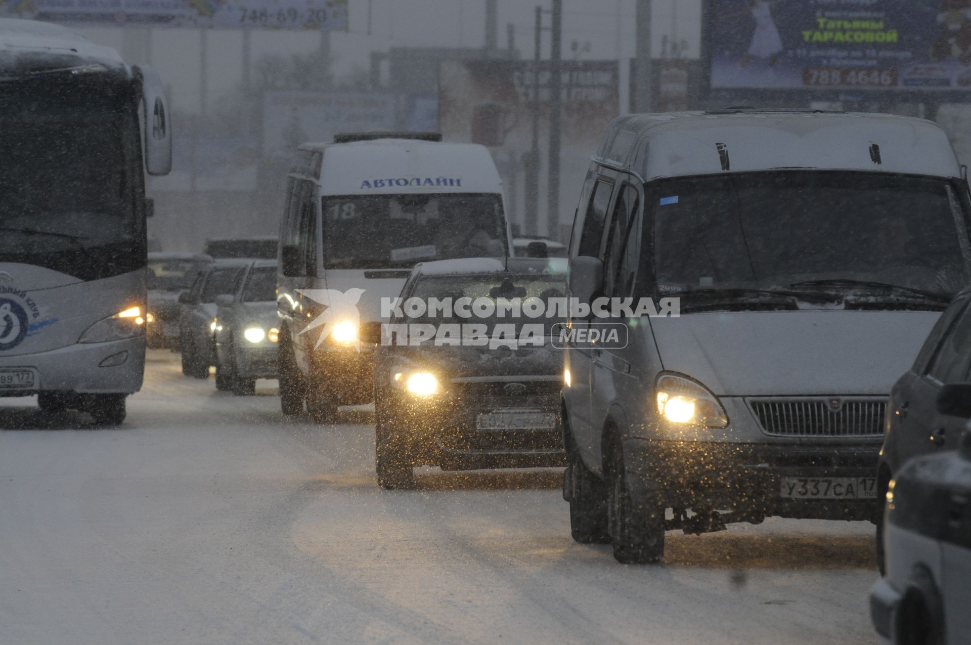 7 декабря 2009 года. Снегопад. Автомобили.