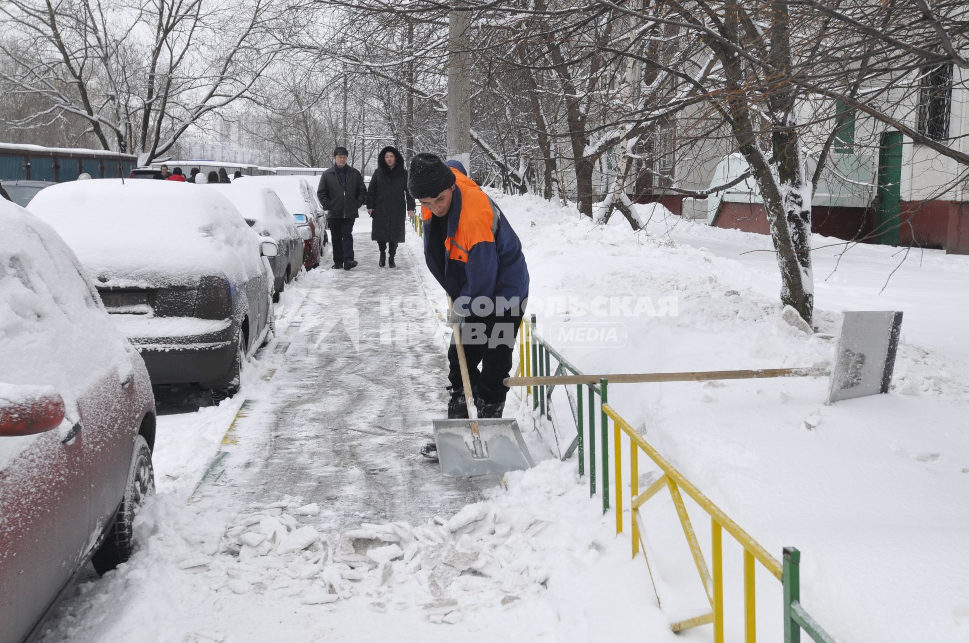 14 февраля 2009 года. Зима. Уборка снега.