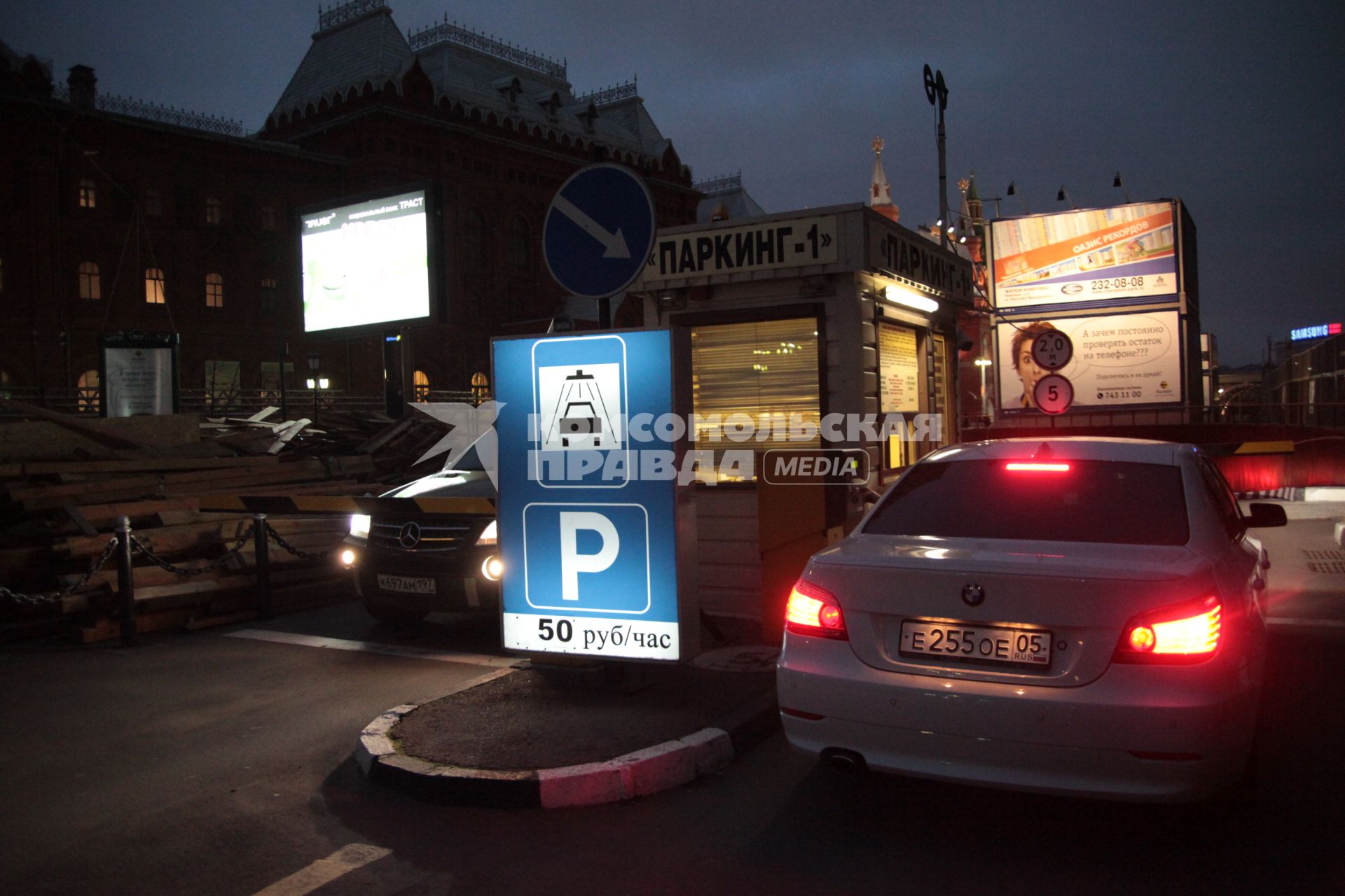 Дата съемки : 17.11.2010
Парковки Москвы
На фото : парковка Ритц Карлтон , парковка ТЦ Охотный ряд