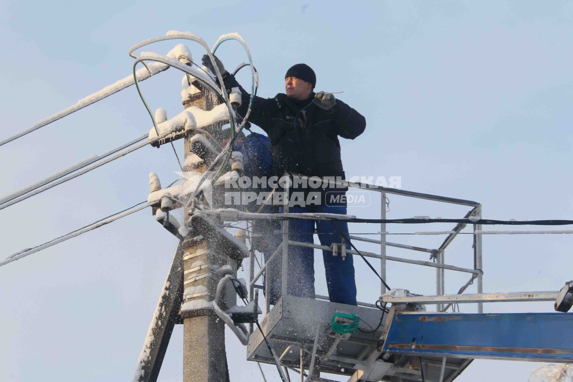 Дата съемки: 04.01.2011 г. Москва  лед,  Ледяной дождь,  электроэнергия обледенение, эллектрик