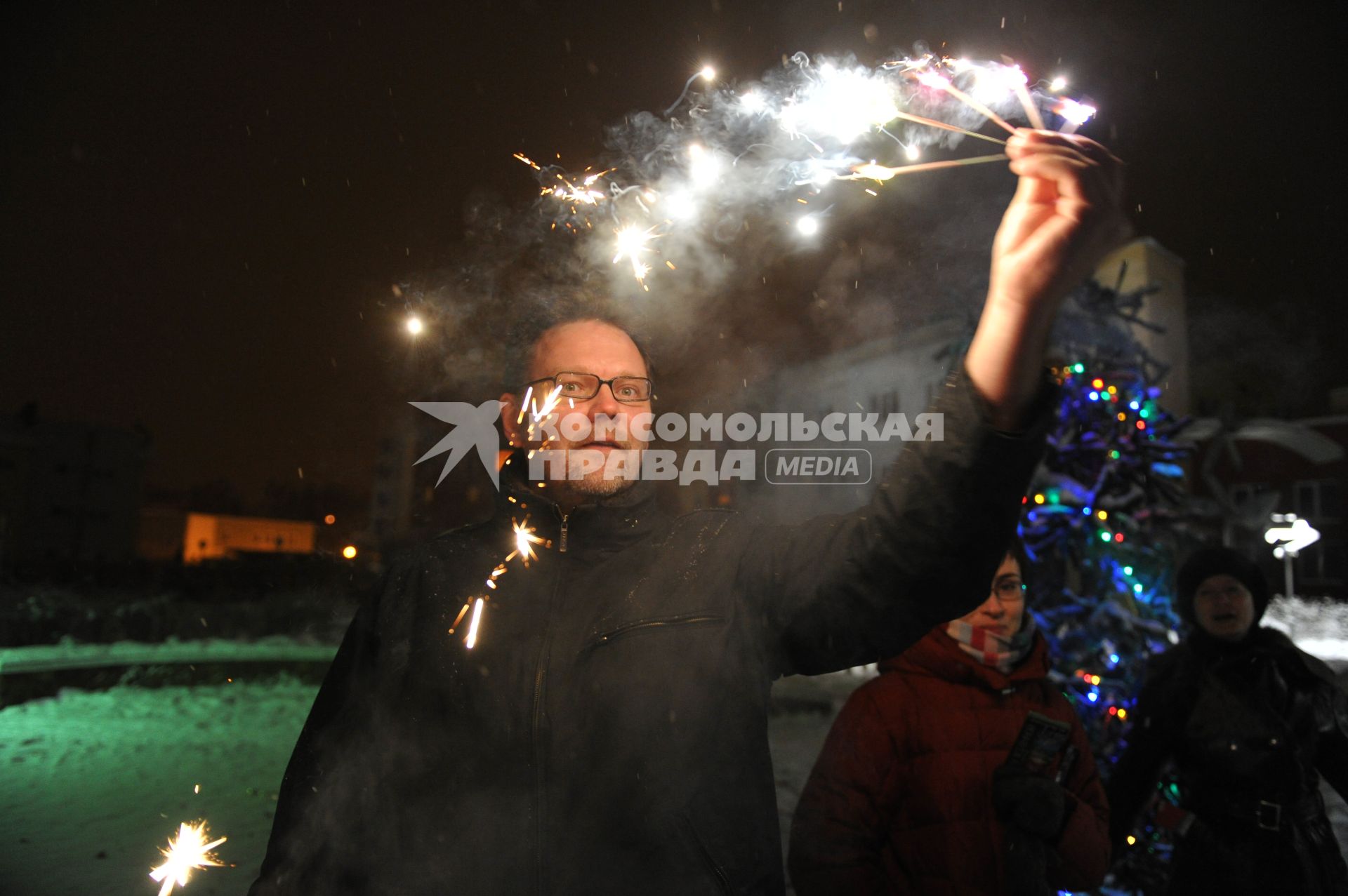 Дата съемки: 09.01.2011 бенгальские огни праздник