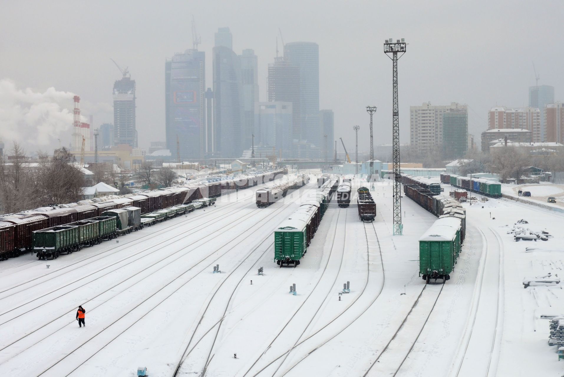 Московская окружная железная дорога (МОЖД), Москва, январь 2011 года. Поезд. Пути. Локомотив. Товарный. СИТИ.