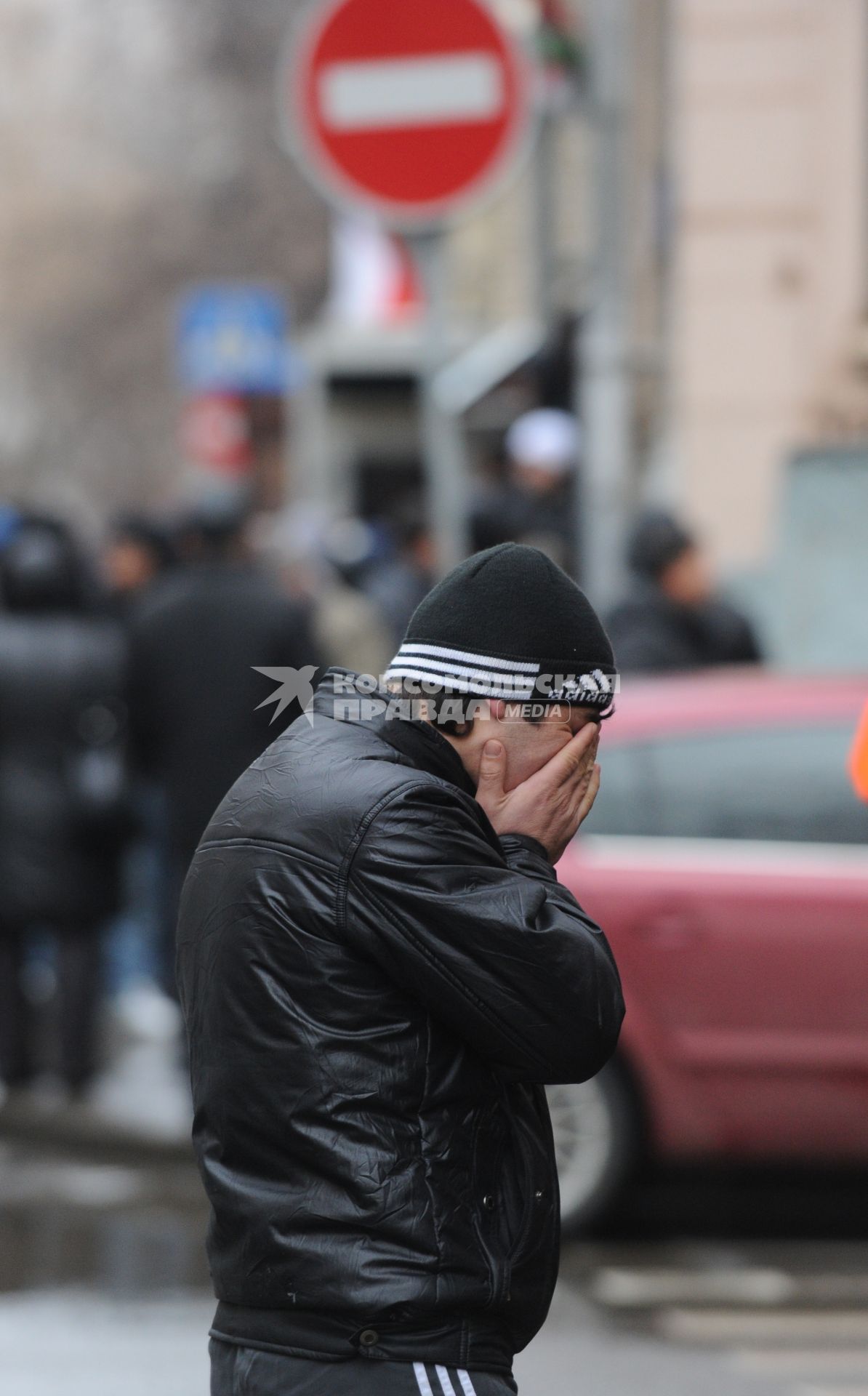 Очередь мигрантов,уезжающих из России(Москвы) возле посольства Таджикистана
25 ноября 2010 года