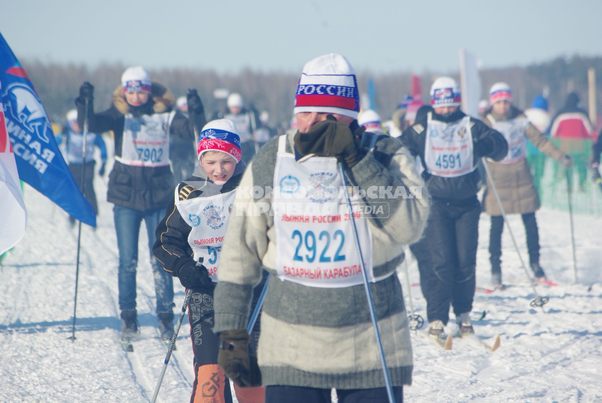 Ежегодная лыжня России, Саратов, 14 февраля 2010 года. Лыжи, лыжники, лыжный забег, соревнование, конкурс, зима, спорт,  здоровье, лыжная форма, зимние развлечения, отдых, зимние виды спорта.