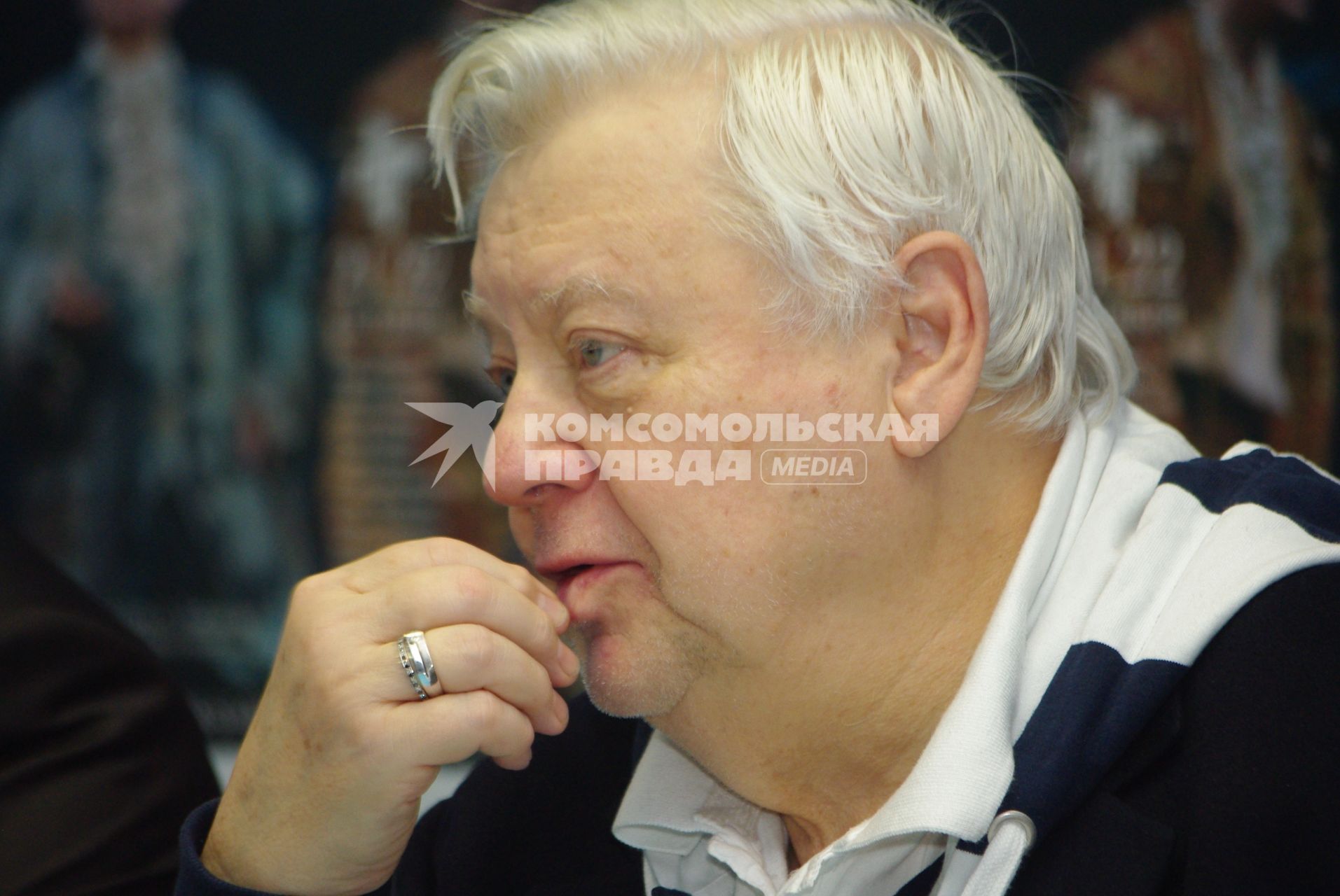 Олег Табаков, Народный артист СССР, Лауреат Государственных премий СССР и РФ. Художественный руководитель МХТ им. А. П. Чехова. Основатель, художественный руководитель театра под руководством Олега Табакова. Президент фестиваля документальной мелодрамы  Саратовские страдания . Член Совета по культуре при Президенте России. 21 октября 2010 года. Саратов.