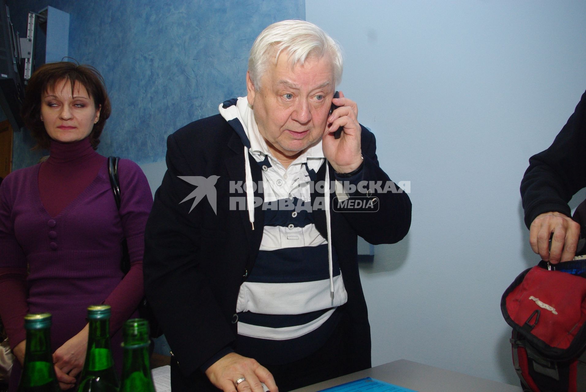 Олег Табаков, Народный артист СССР, Лауреат Государственных премий СССР и РФ. Художественный руководитель МХТ им. А. П. Чехова. Основатель, художественный руководитель театра под руководством Олега Табакова. Президент фестиваля документальной мелодрамы  Саратовские страдания . Член Совета по культуре при Президенте России. 21 октября 2010 года. Саратов.