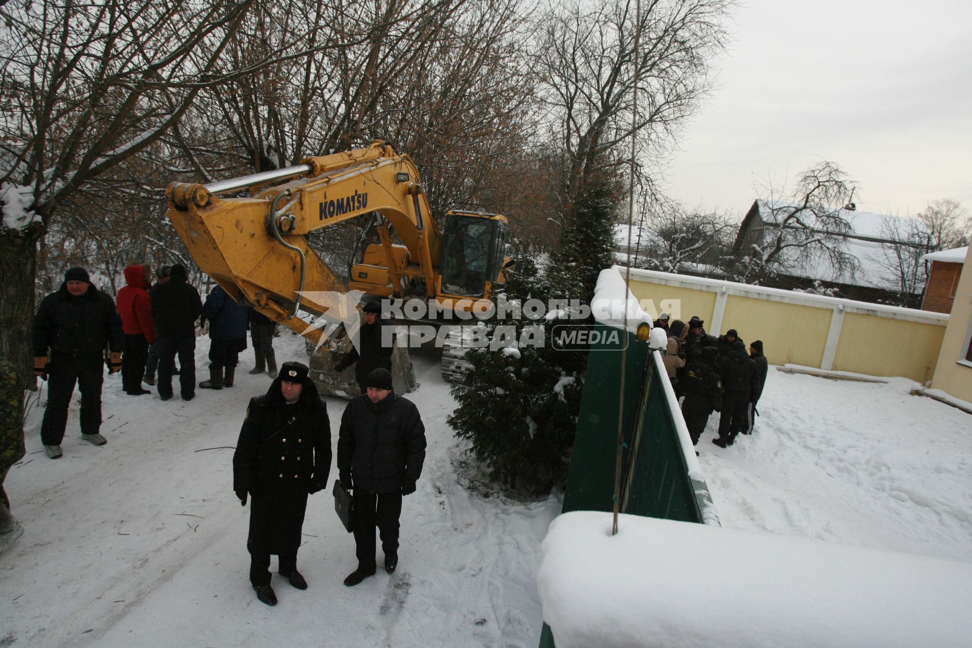 26 января 2010 года. Поселок Речник. Судебные приставы.