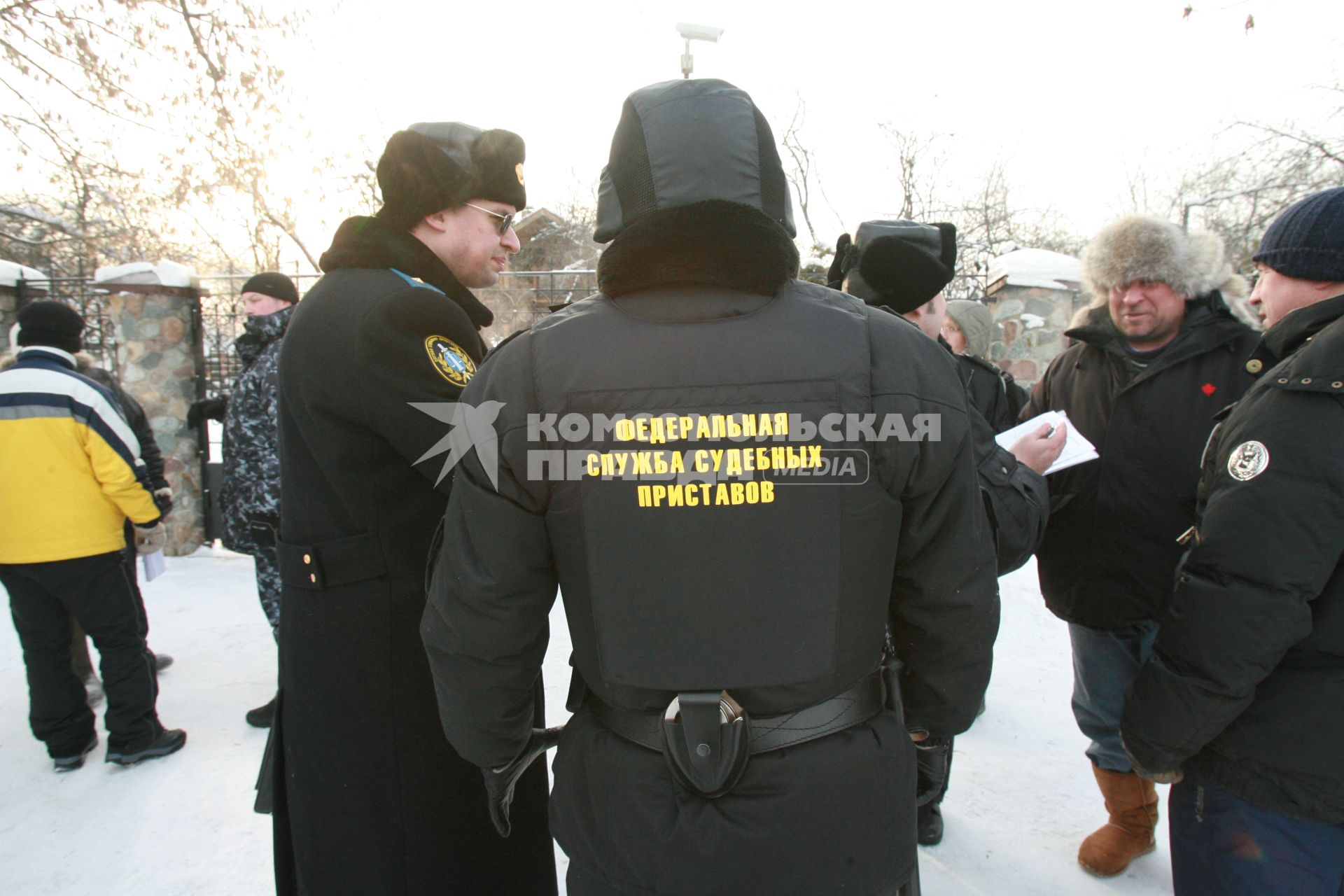 28 января 2010 года. Поселок Речник. Судебные приставы.