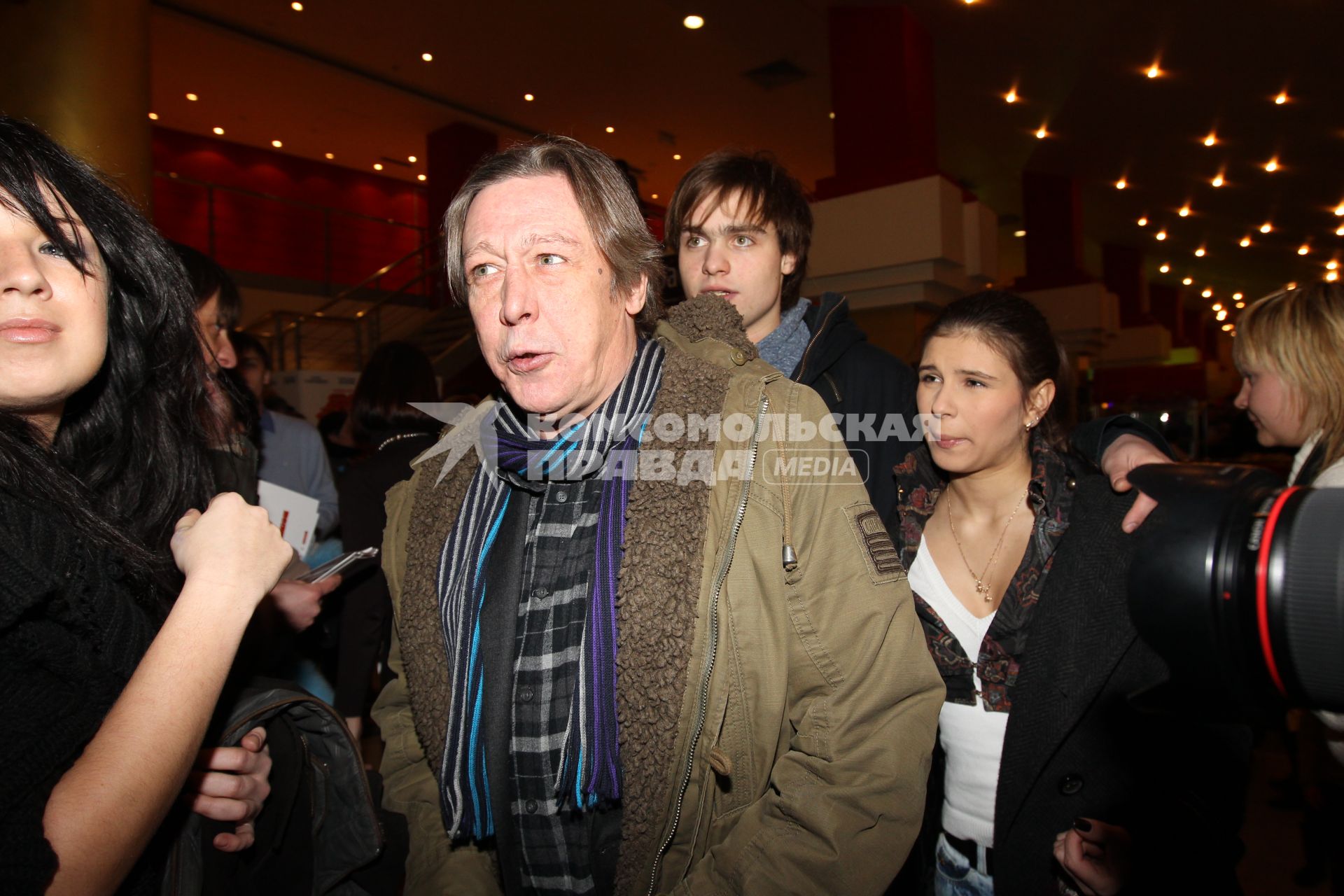Россия. Москва. 18 января 2011. На снимке: актер Михаил Ефремов  на премьере фильма режиссера К.Кузина САМЫЙ ЛУЧШИЙ ФИЛЬМ 3-ДЭ в кинотеатре ОКТЯБРЬ.