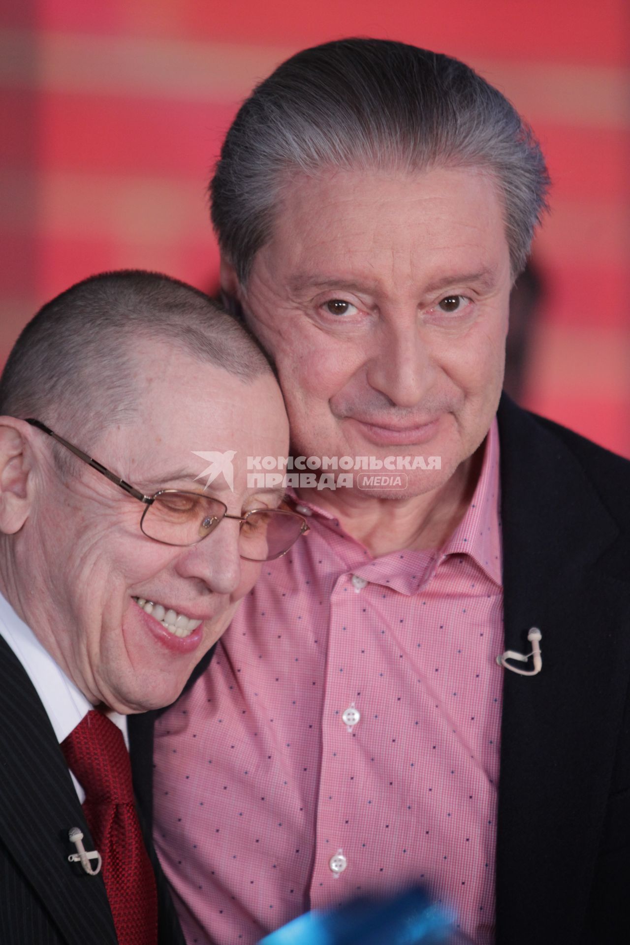 20 января 2011 Телецентр Останкино. Премия имени В.С. Высоцкого СВОЯ КОЛЕЯ. На снимке: (справа) актер Валерий Золотухин (слева) актер Вениамин Смехов.