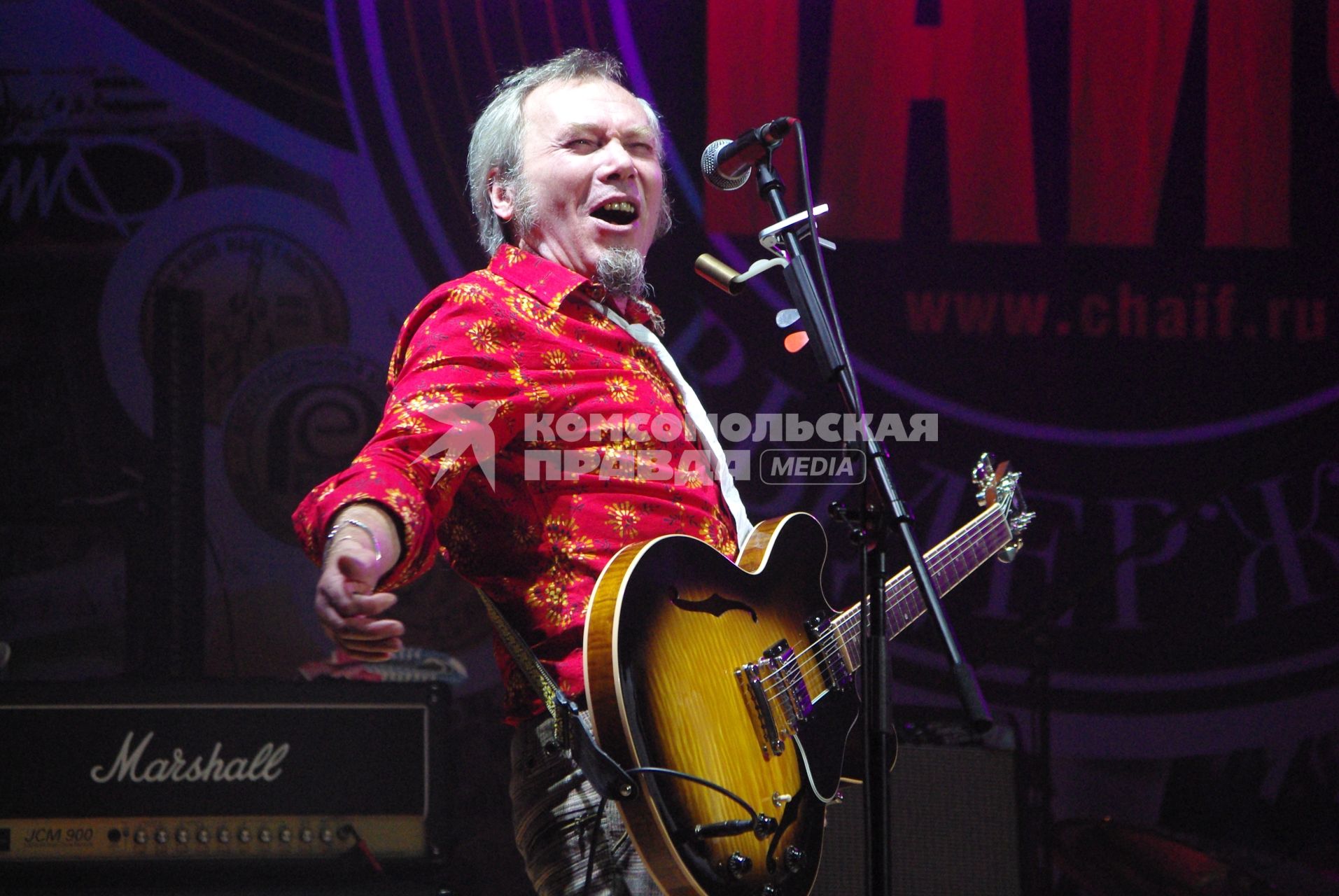 Концерт группы Чайф в Саратове, 20 ноября 2009 года.Владимир Бегунов