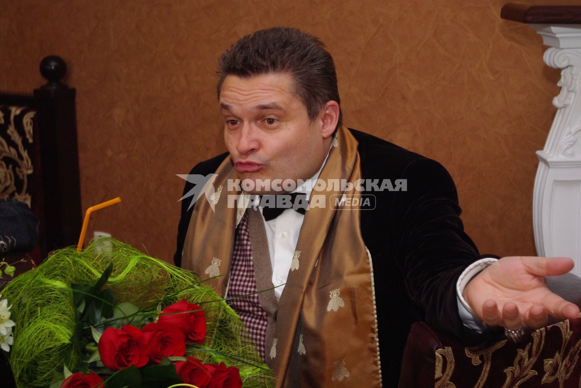 Александр Васильев, российский театральный художник, искусствовед,историк моды, писатель, телеведущий, преподаватель, руководитель Московской Академии Моды, 14 апреля 2010 года.