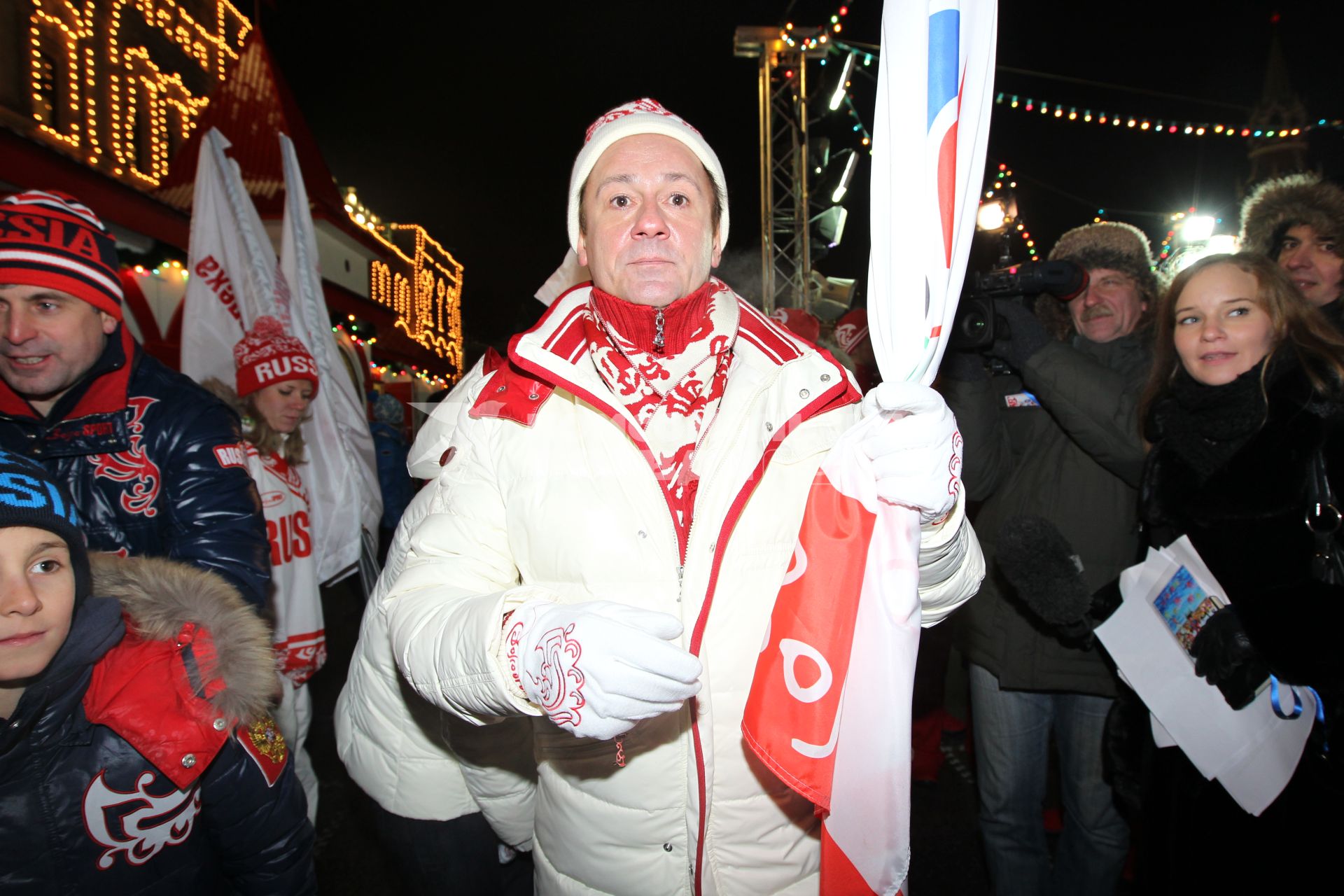 5 декабря 2010 года. Открытие ГУМ-Катка на Красной площади. На снимке: актер Олег Меньшиков.