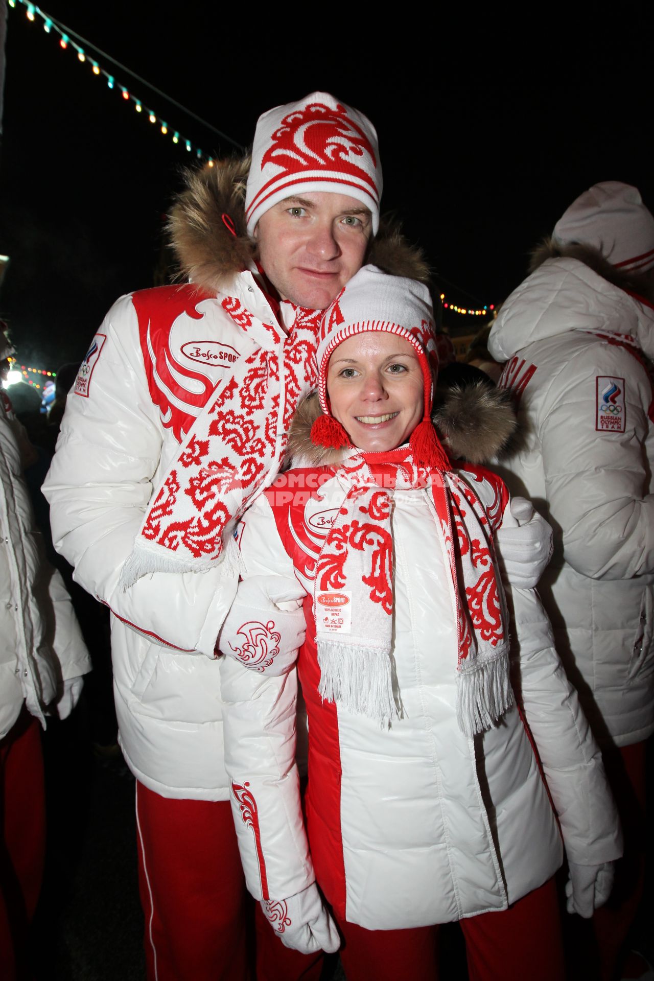 5 декабря 2010 года. Открытие ГУМ-Катка на Красной площади. На снимке: фигуристы Алексей Тихонов и Мария Петрова.