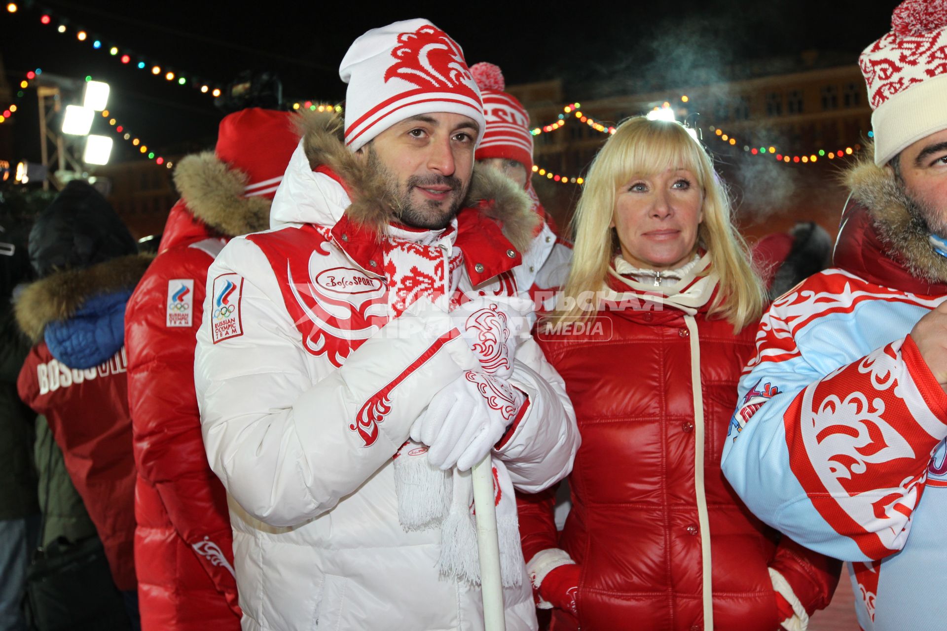 5 декабря 2010 года. Открытие ГУМ-Катка на Красной площади. На снимке: фигурист Илья Авербух и телеведущая Оксана Пушкина.