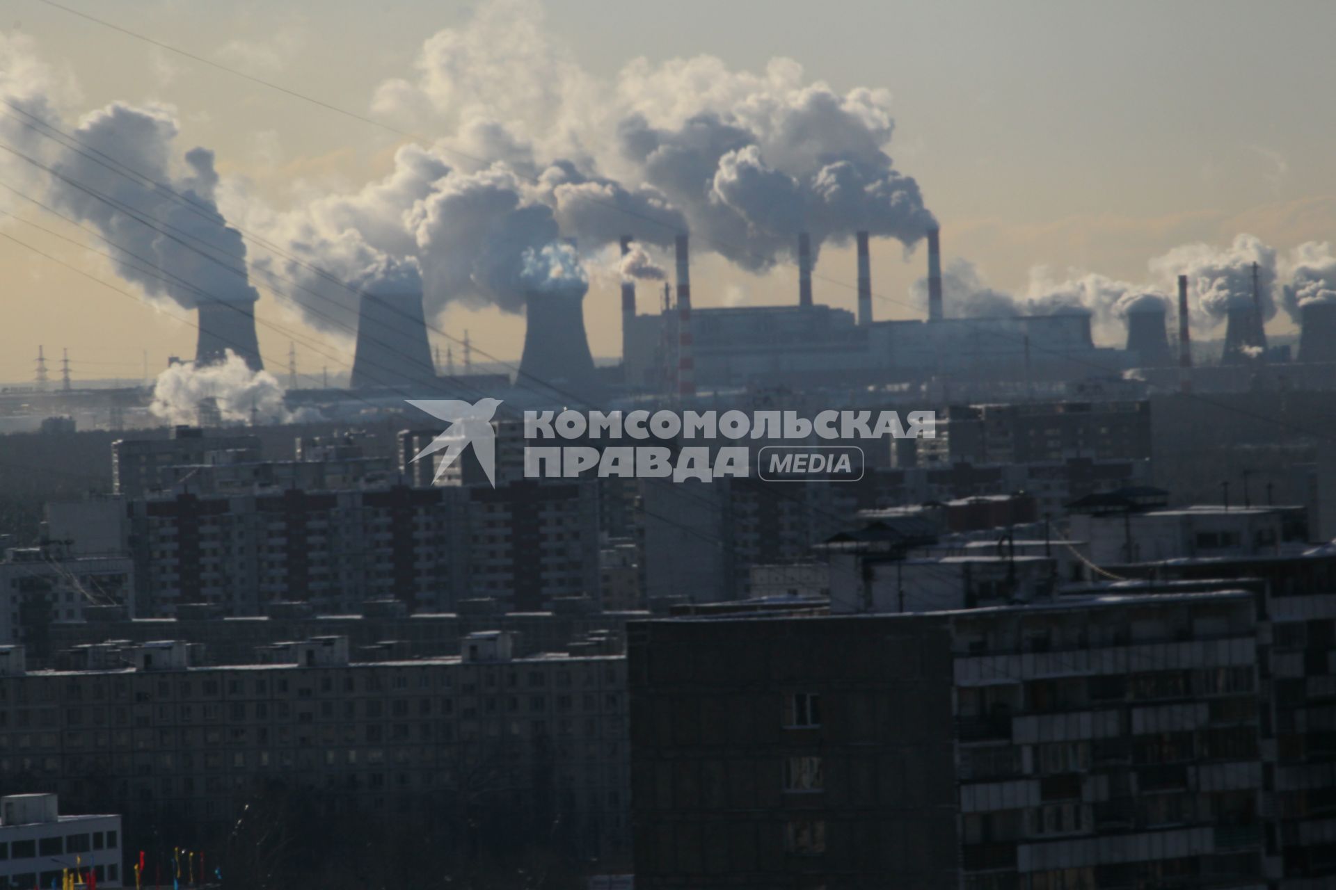 31 января 2011 Капотня (район Москвы), нефтеперерабатывающий завод, дымящие трубы, экология.