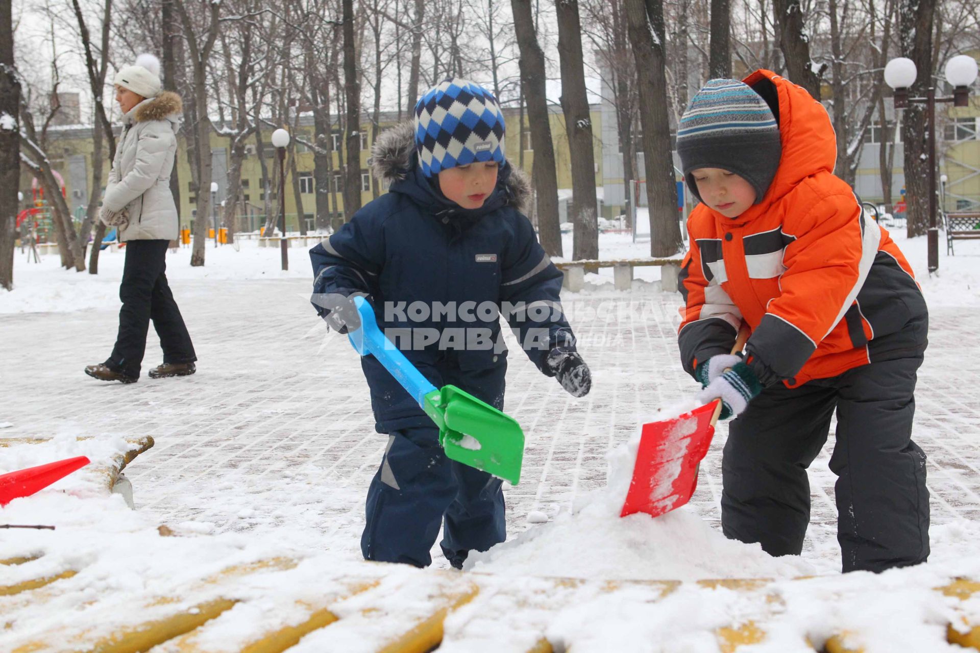 8 декабря 2010 года. Зима. Снег. Дети.