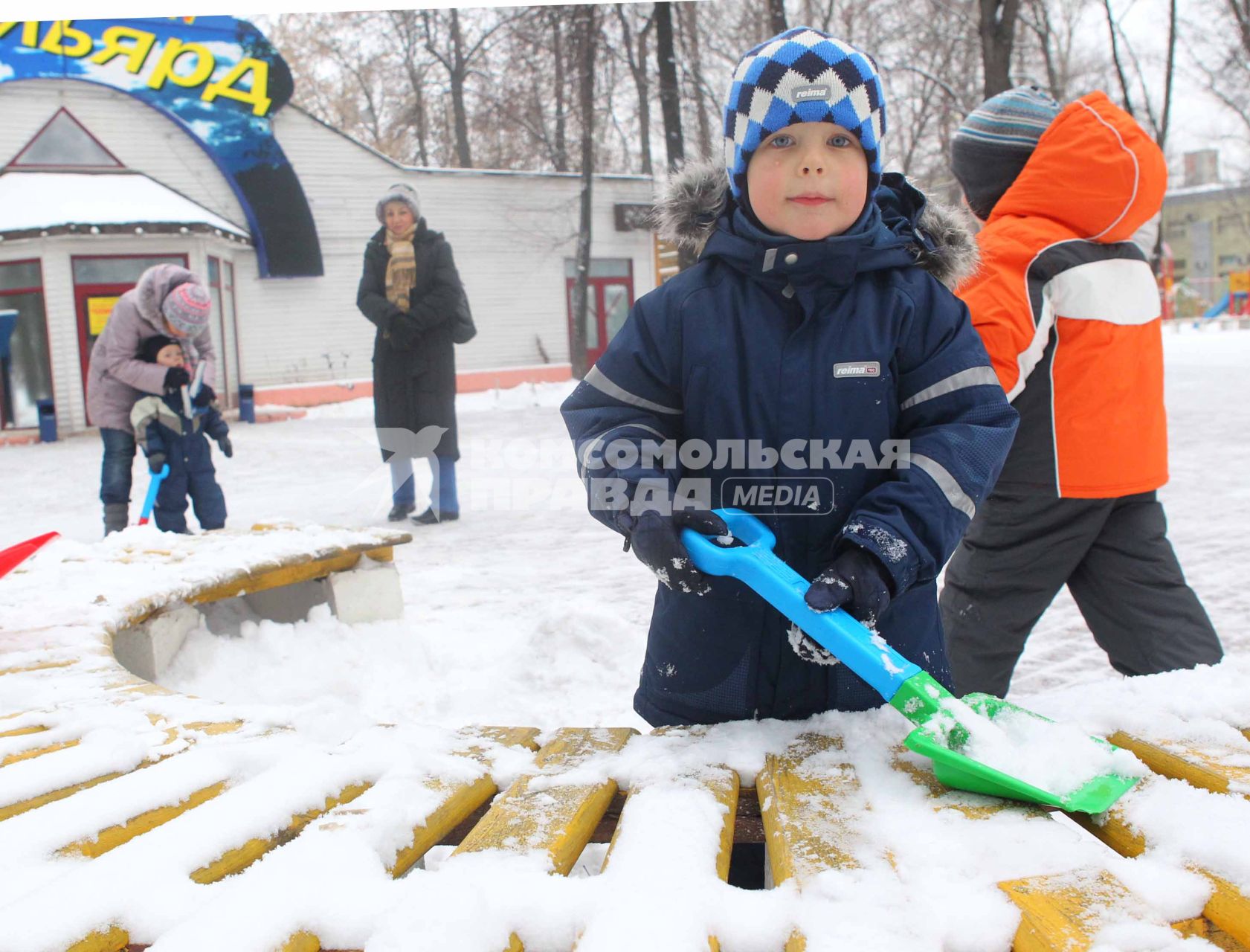 8 декабря 2010 года. Зима. Снег. Дети.