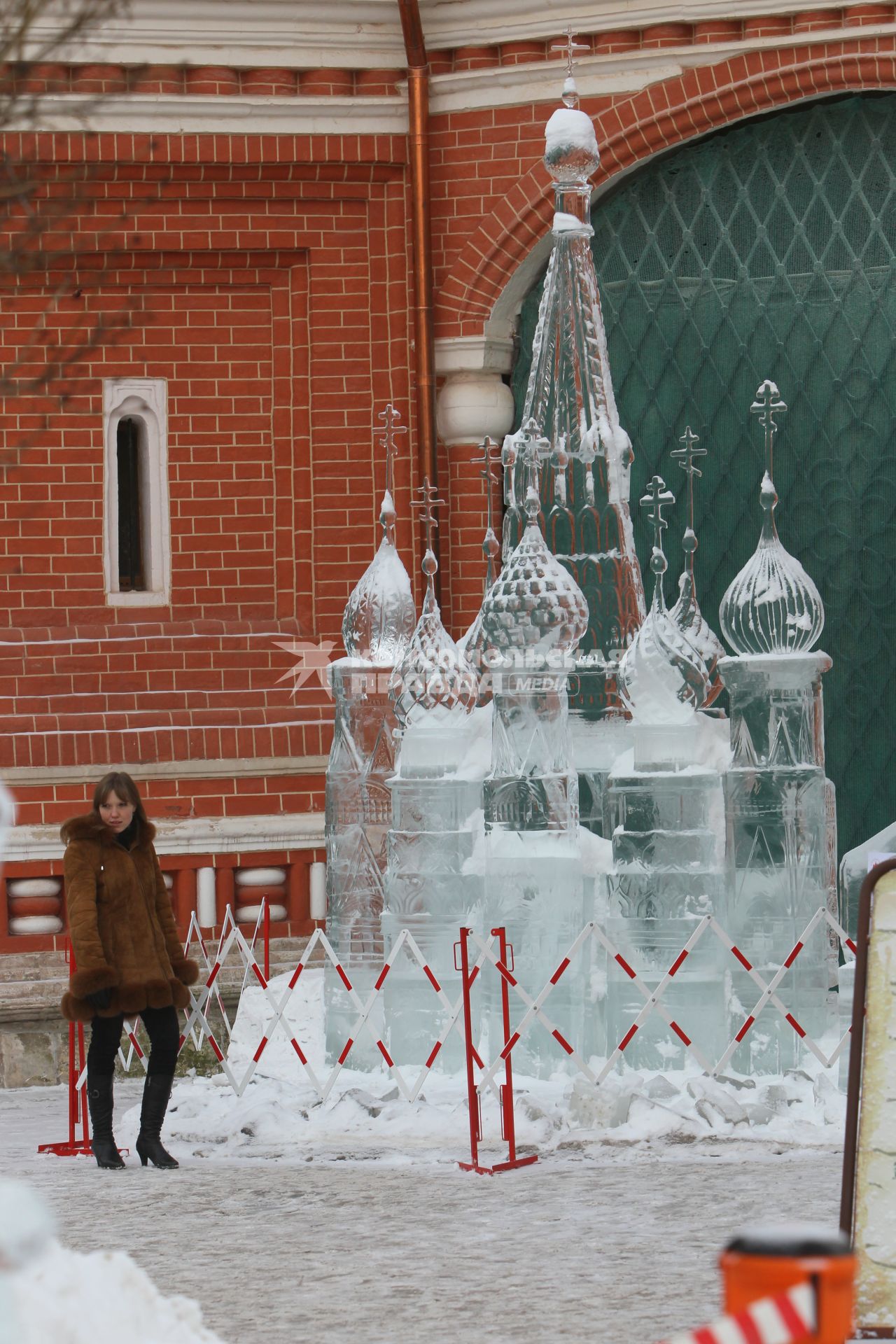 27 января 2011. Ледовые скульптуры на Красной площади.