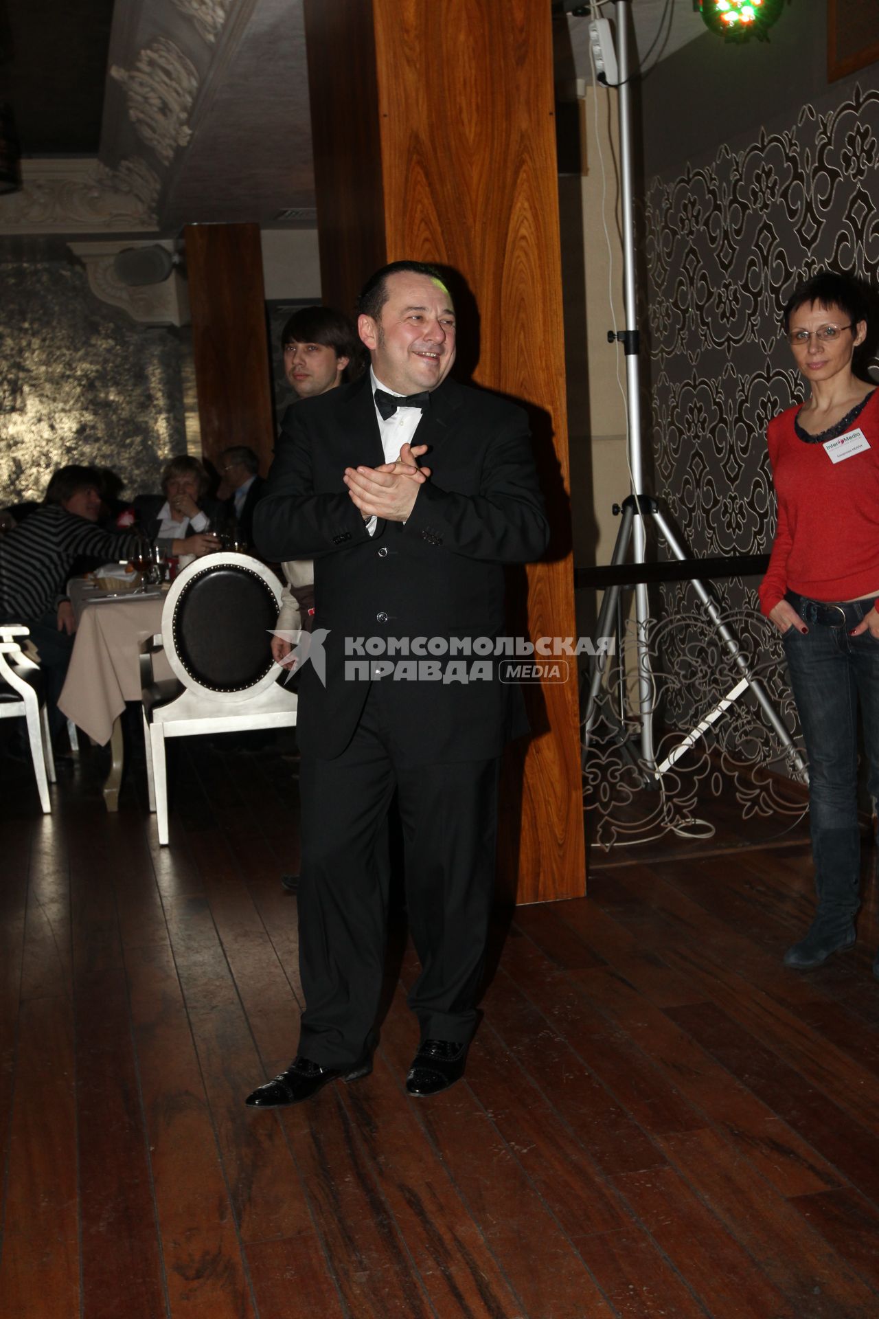8 декабря 2010 года. Emporio Cafe. Презентация нового альбома Игоря Саруханова АЛЫЕ ПАРУСА. На снимке Игорь Саруханов.