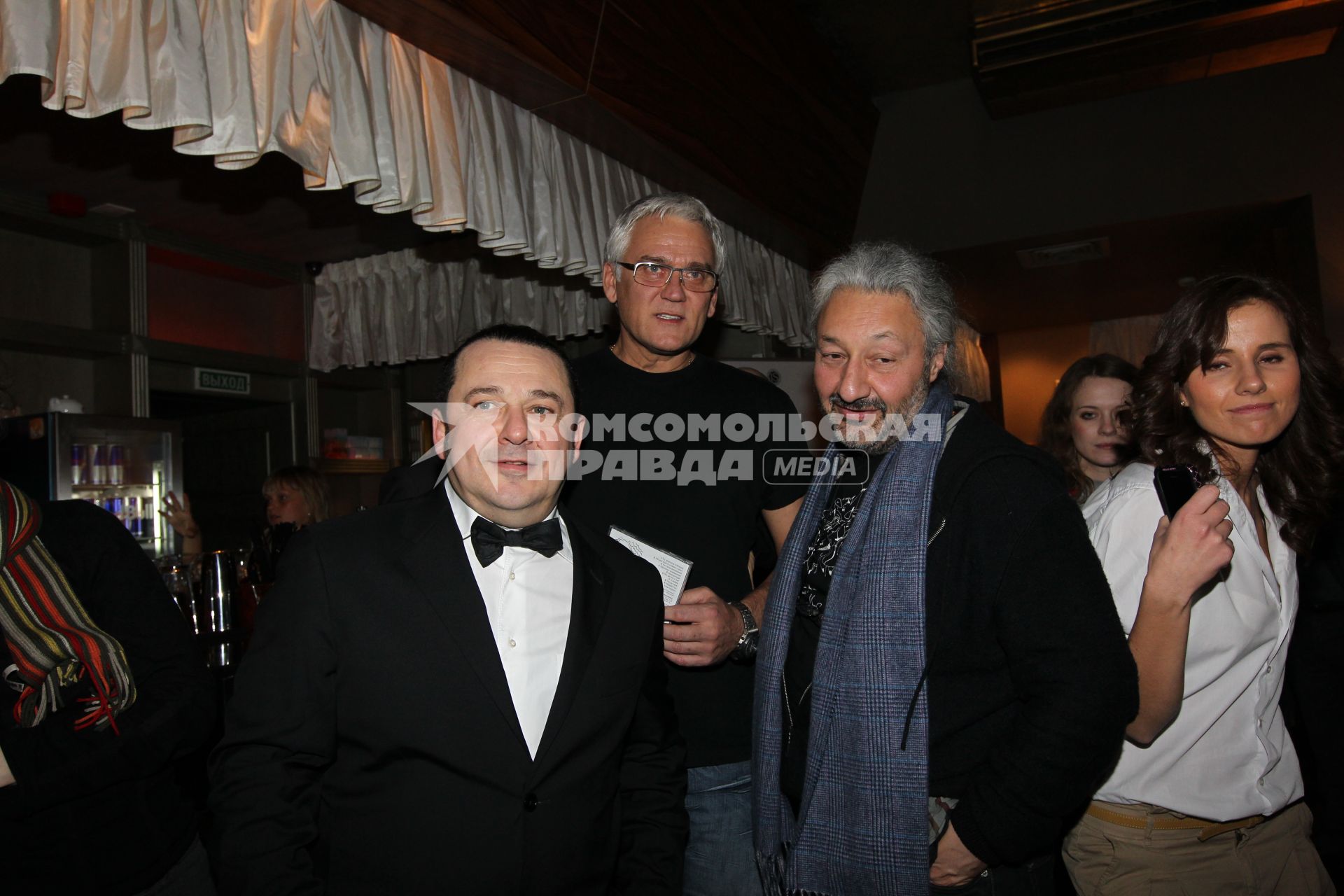 8 декабря 2010 года. Emporio Cafe. Презентация нового альбома Игоря Саруханова АЛЫЕ ПАРУСА. На снимке: Игорь Саруханов, Александр Маршал и Стас Намин.